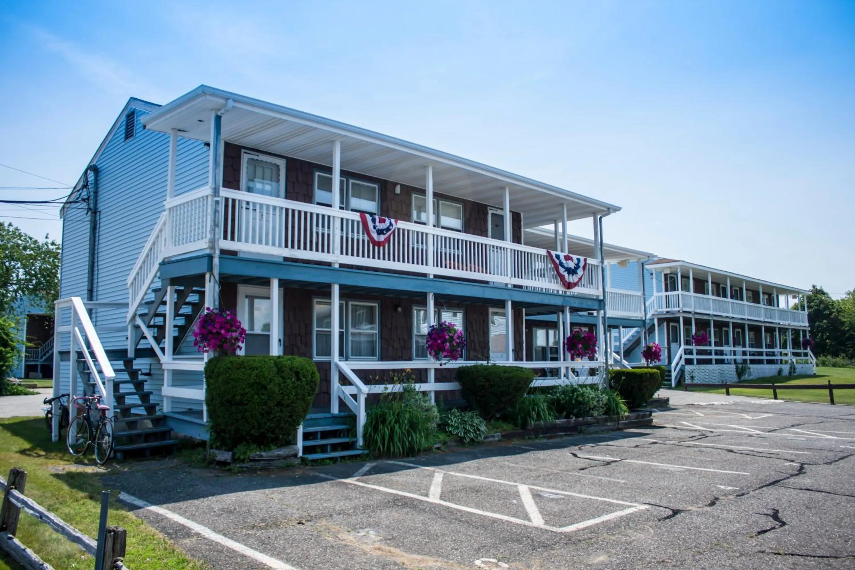 Day in Inn Between the Beaches & Villager