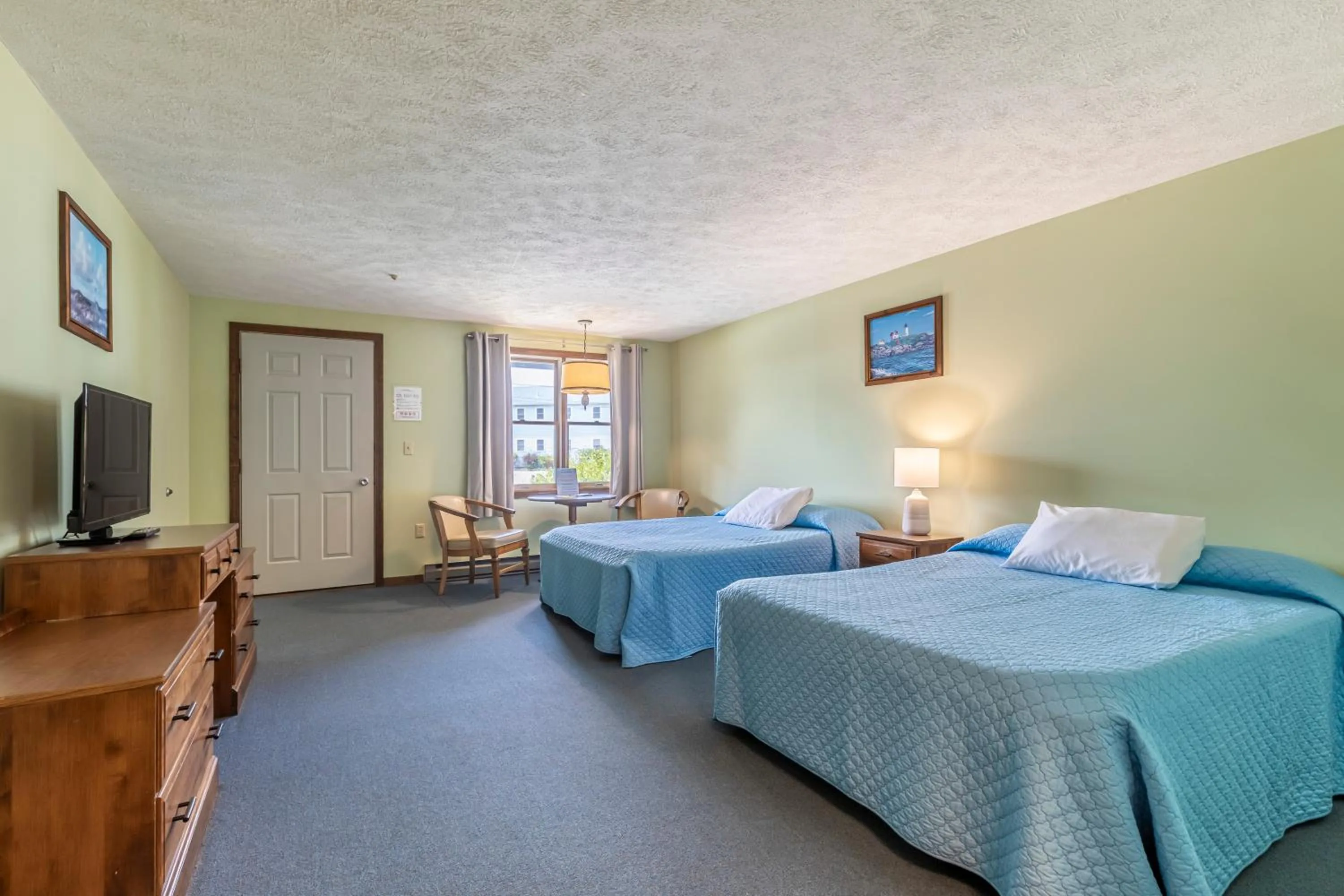 Bed in Inn Between the Beaches & Villager