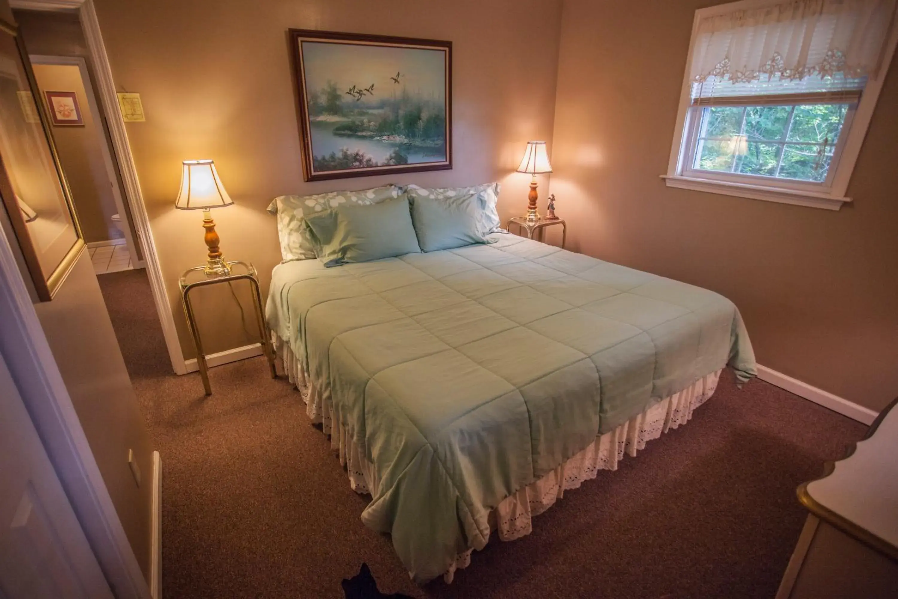 Two-Bedroom House in Nolichuckey Bluffs Bed & Breakfast Cabins Two-Bedroom House in Nolichuckey Bluffs Bed & Breakfast Cabins