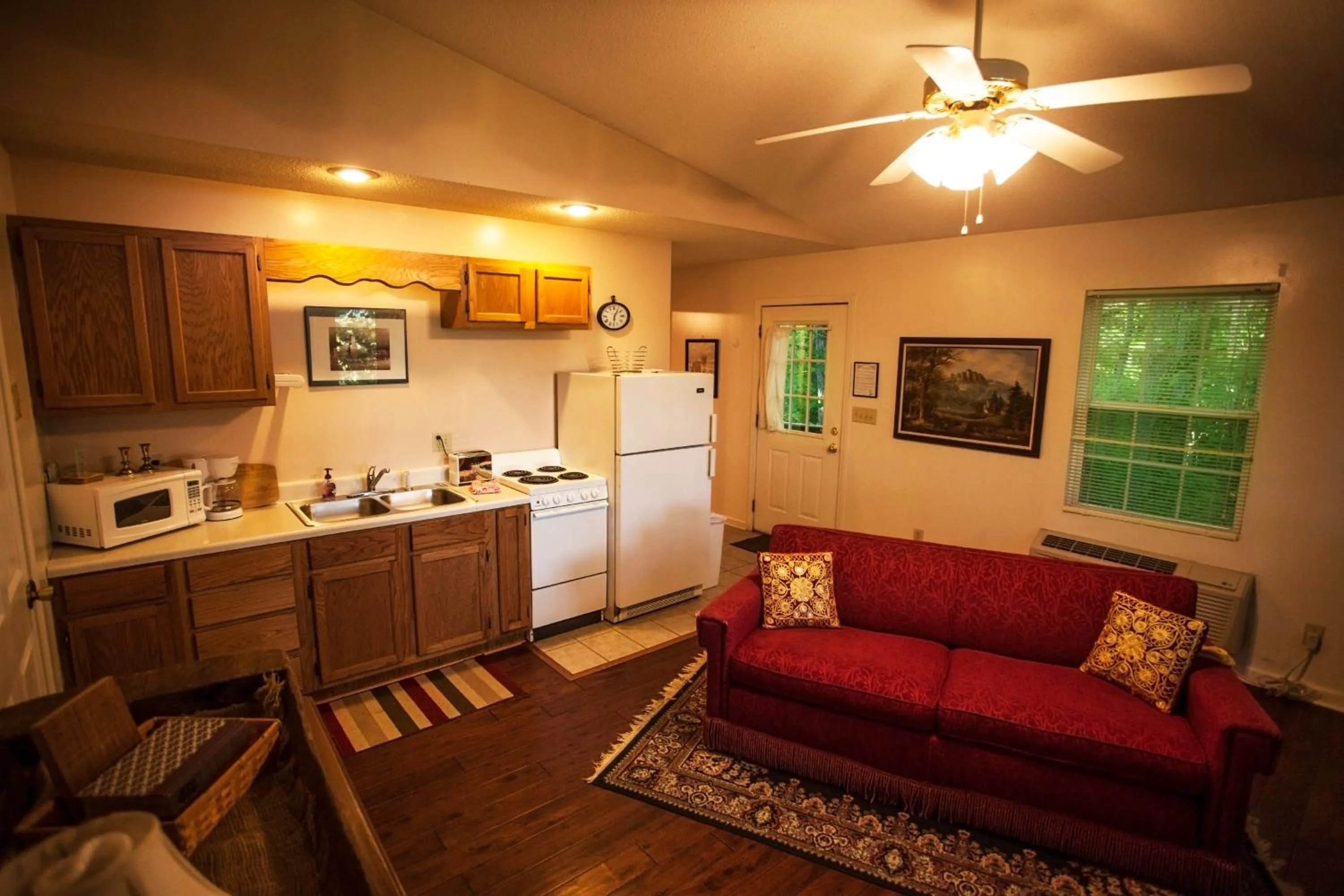 Kitchen or kitchenette in Nolichuckey Bluffs Bed & Breakfast Cabins