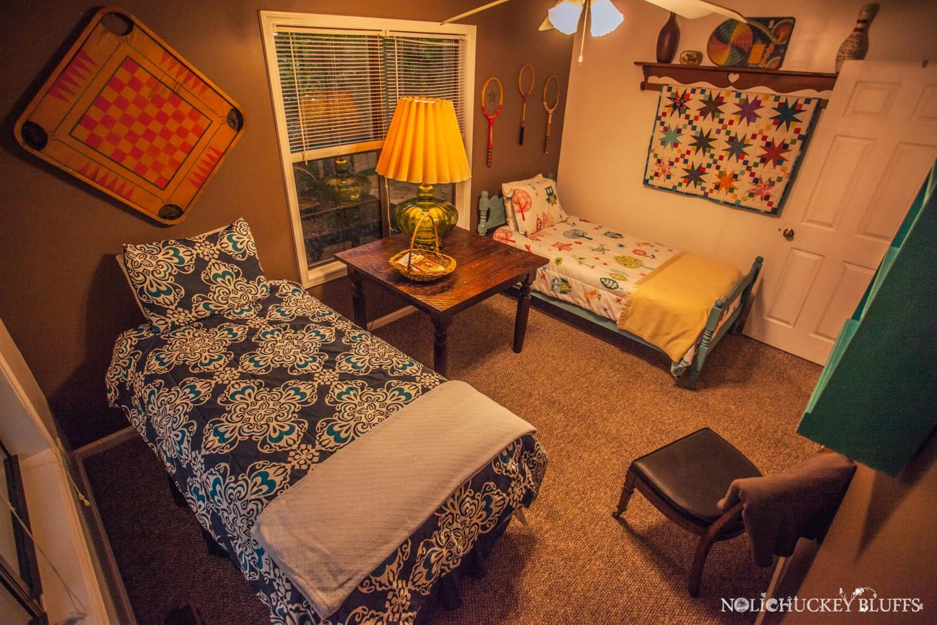 Bed in Nolichuckey Bluffs Bed & Breakfast Cabins