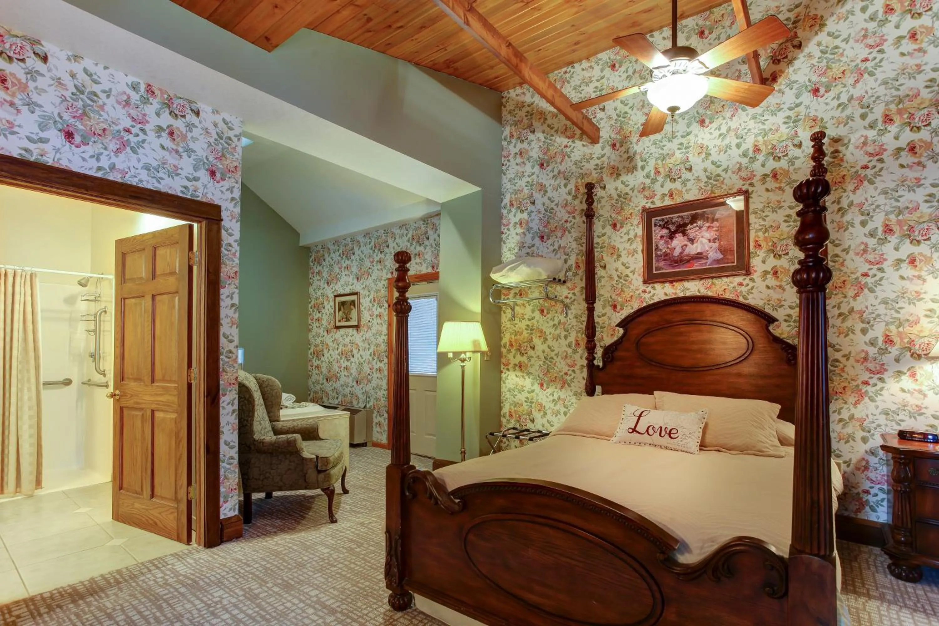 Photo of the whole room, Bed in Afton House Inn