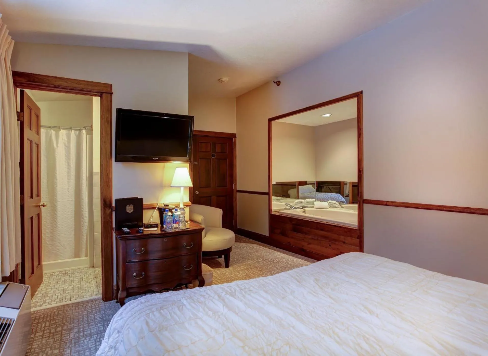 Bed in Afton House Inn