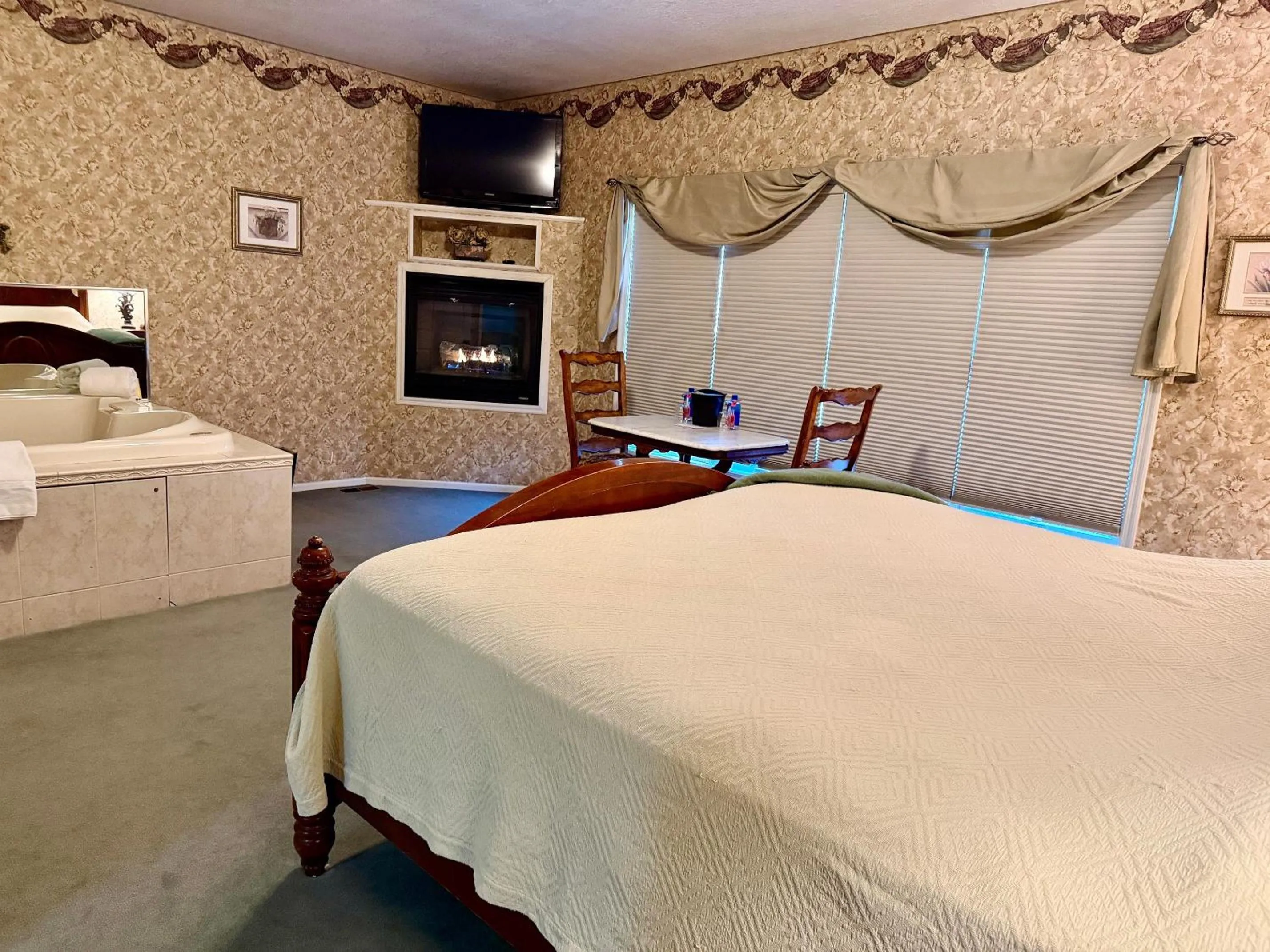 Bed in Afton House Inn