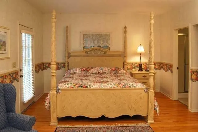 Photo of the whole room, Bed in Afton House Inn