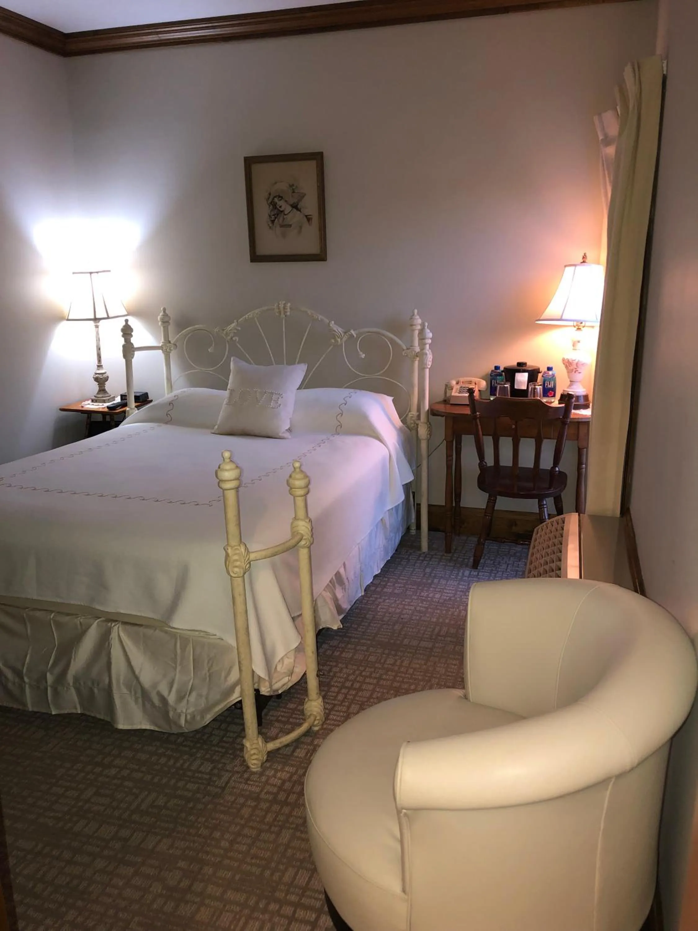 Bed in Afton House Inn