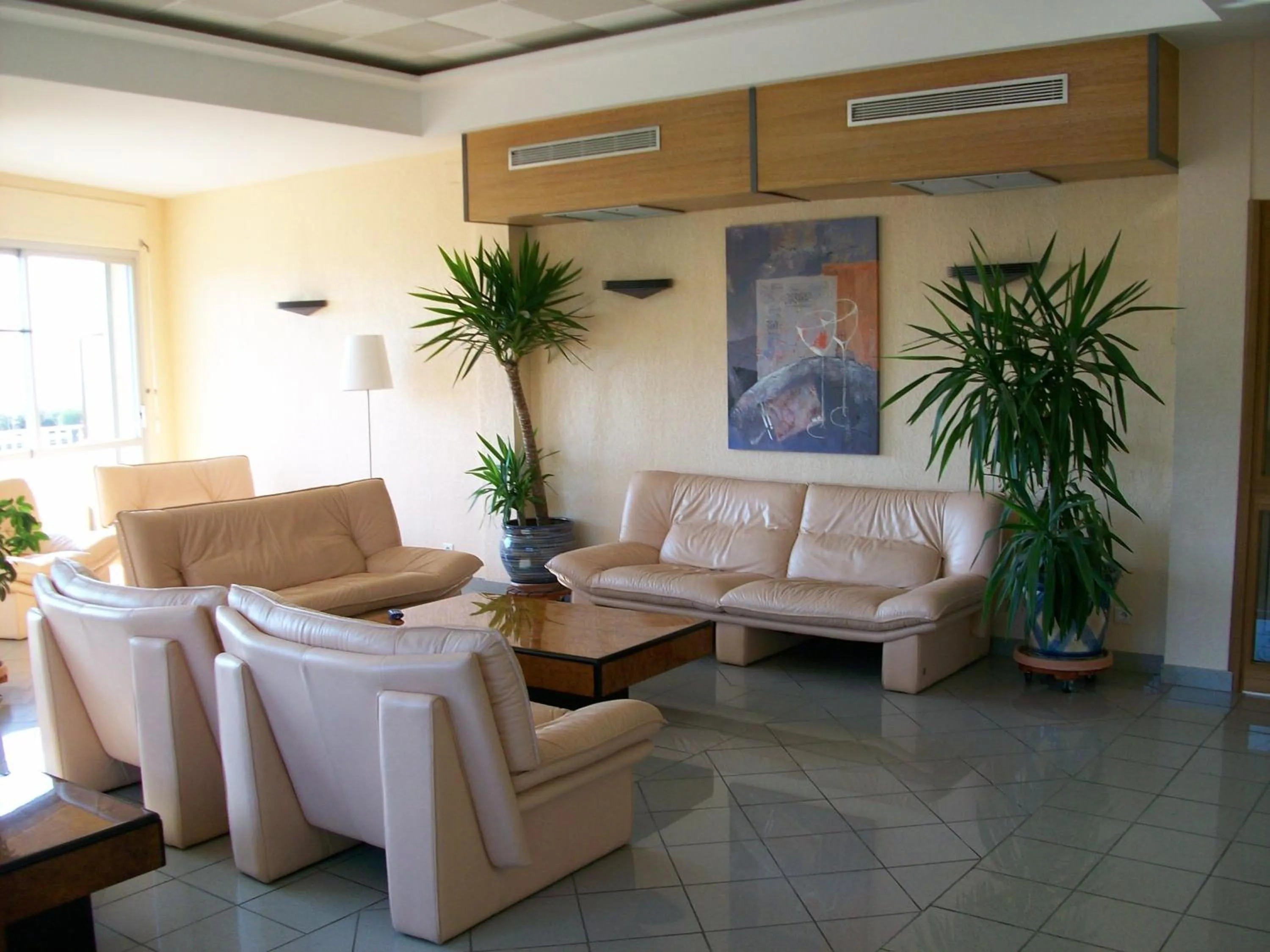 Communal lounge/ TV room in Plage des Pins