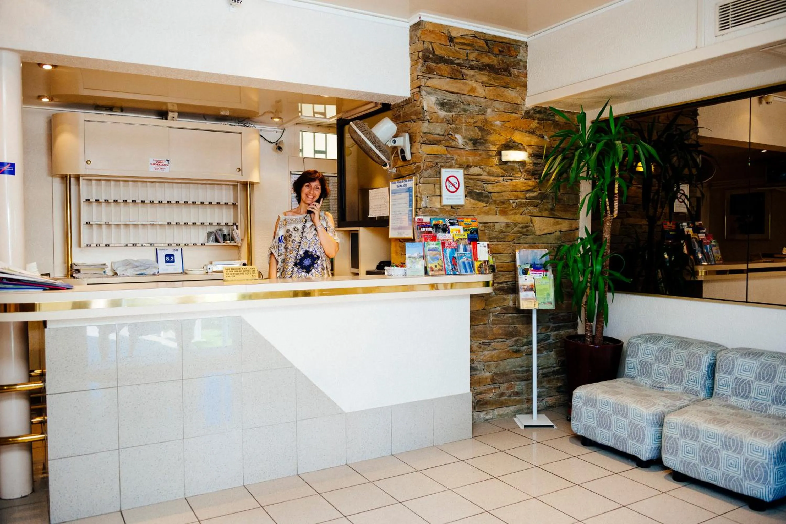 Staff in Plage des Pins