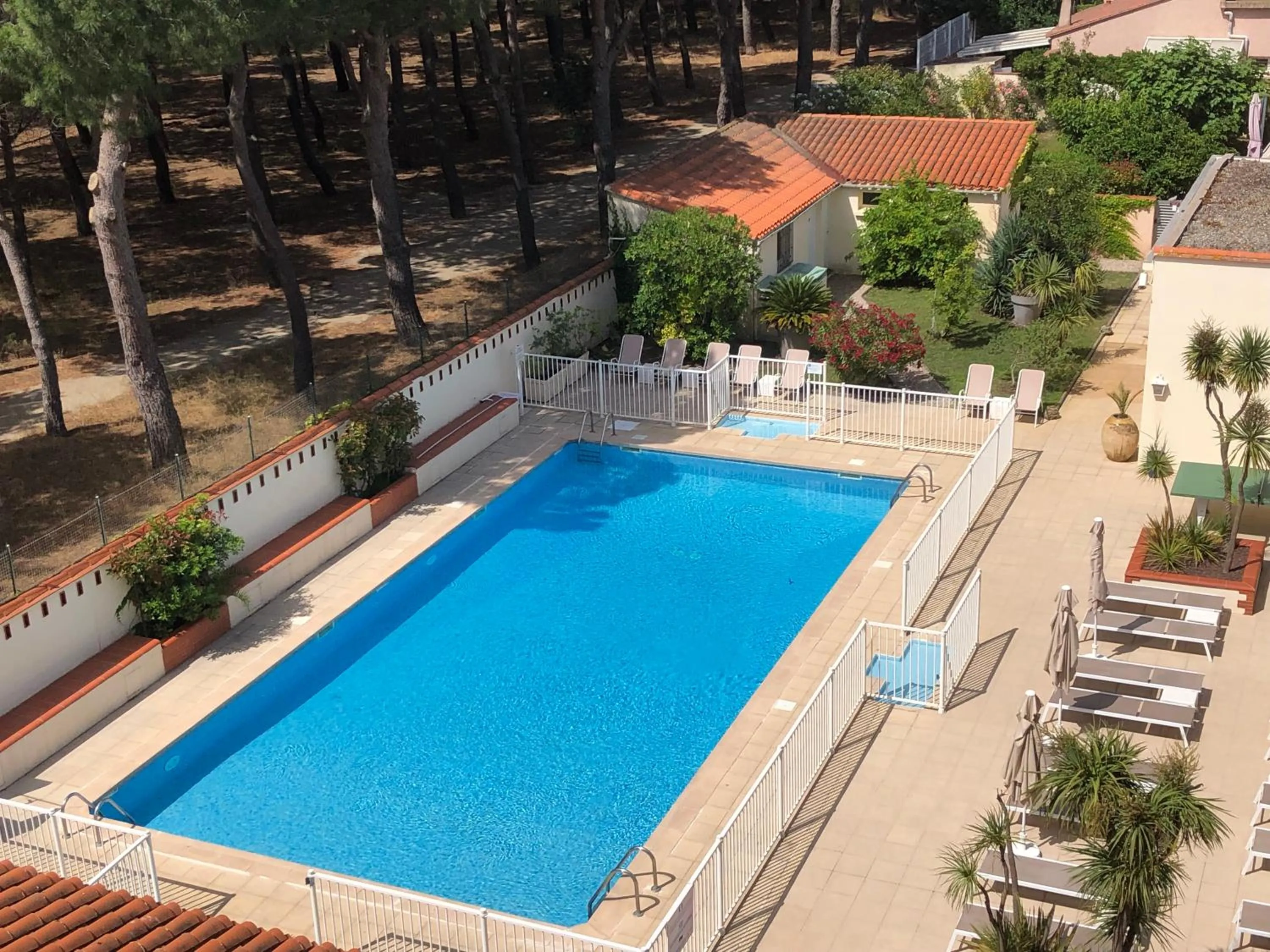 Property building in Plage des Pins