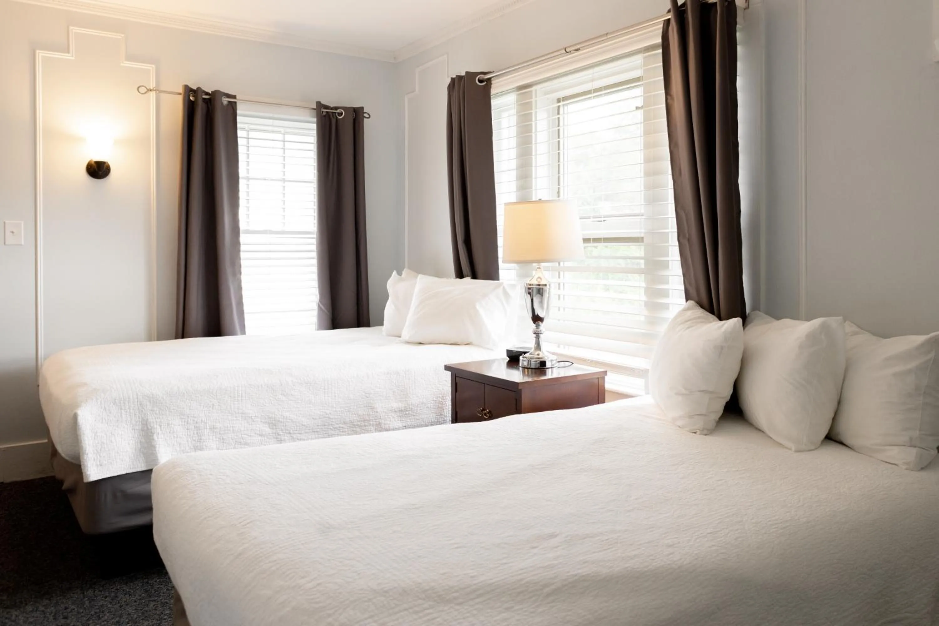 Bed in The Heritage of Lake George