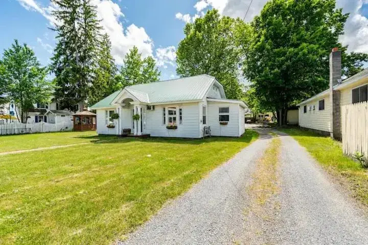 Two-Bedroom Suite in The Heritage of Lake George Two-Bedroom Suite in The Heritage of Lake George