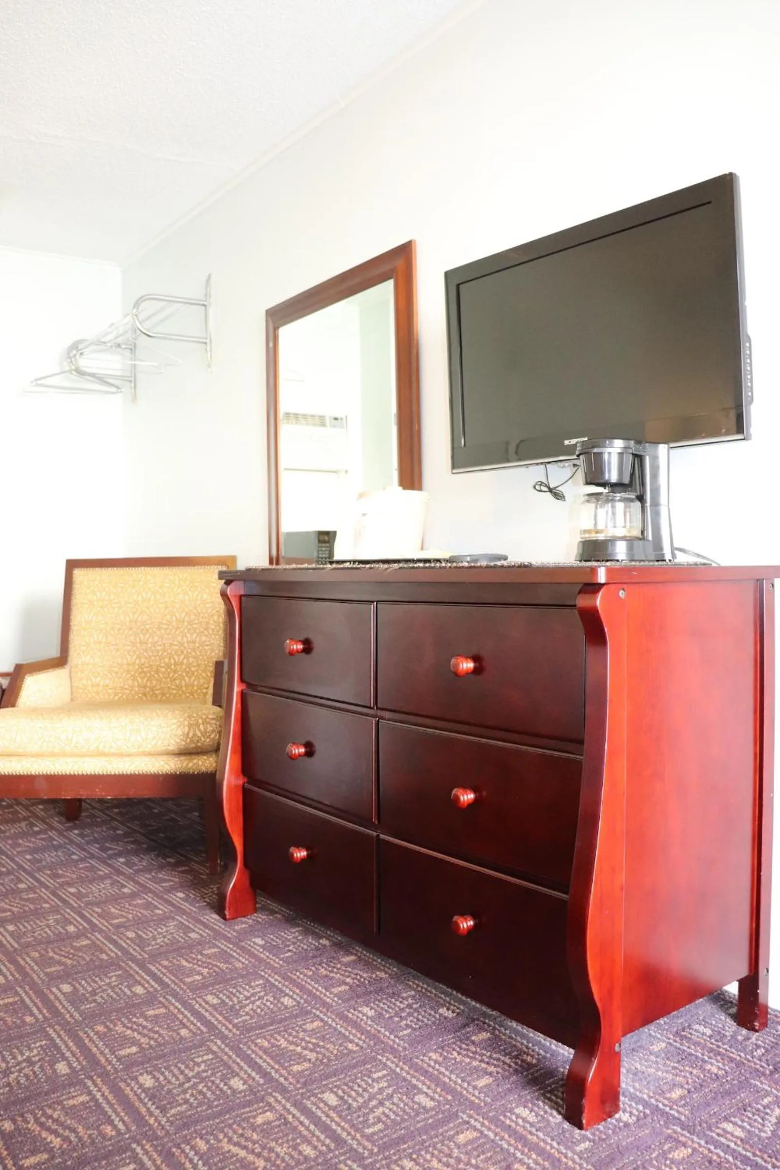 furniture in The Heritage of Lake George