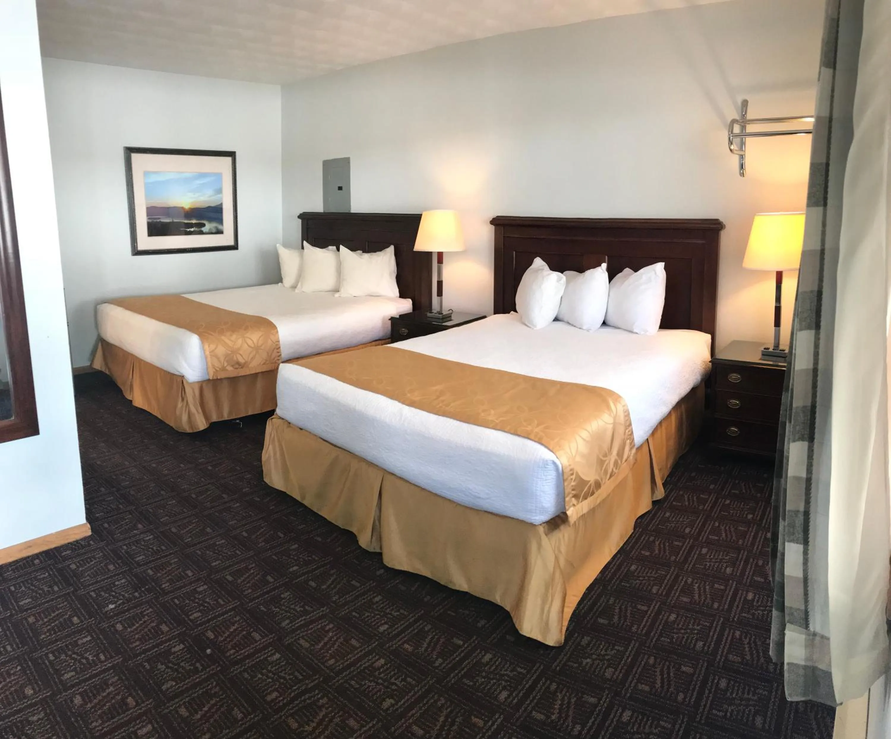 Bedroom, Bed in The Heritage of Lake George