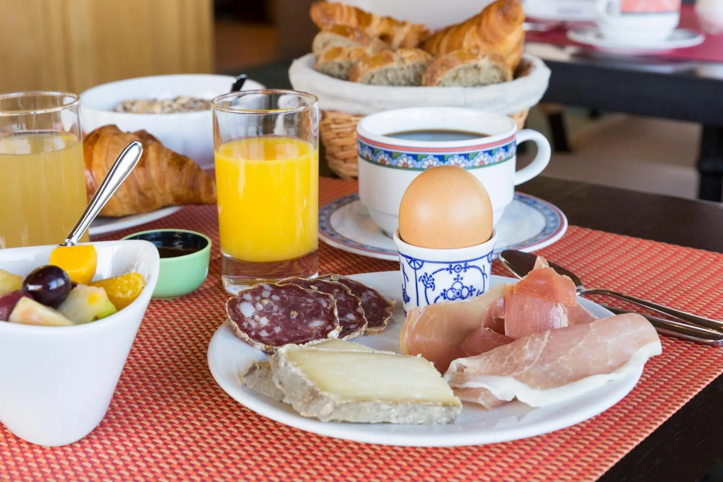 Continental breakfast in The Originals City, Hôtel Rey du Mont Sion, Saint-Julien-en-Genevois Sud Continental breakfast in The Originals City, Hôtel Rey du Mont Sion, Saint-Julien-en-Genevois Sud