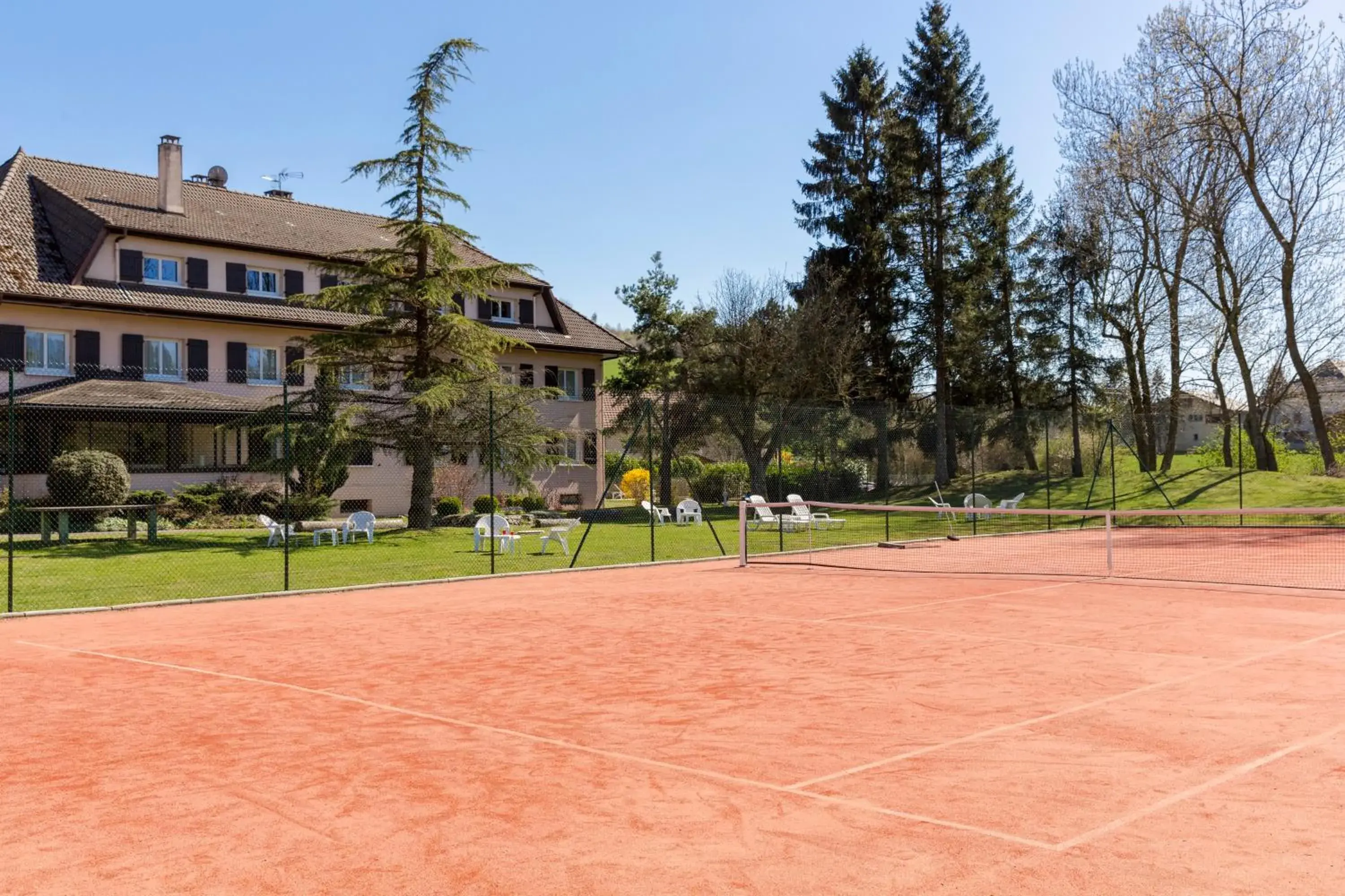 Facade/entrance in The Originals City, Hôtel Rey du Mont Sion, Saint-Julien-en-Genevois Sud Facade/entrance in The Originals City, Hôtel Rey du Mont Sion, Saint-Julien-en-Genevois Sud