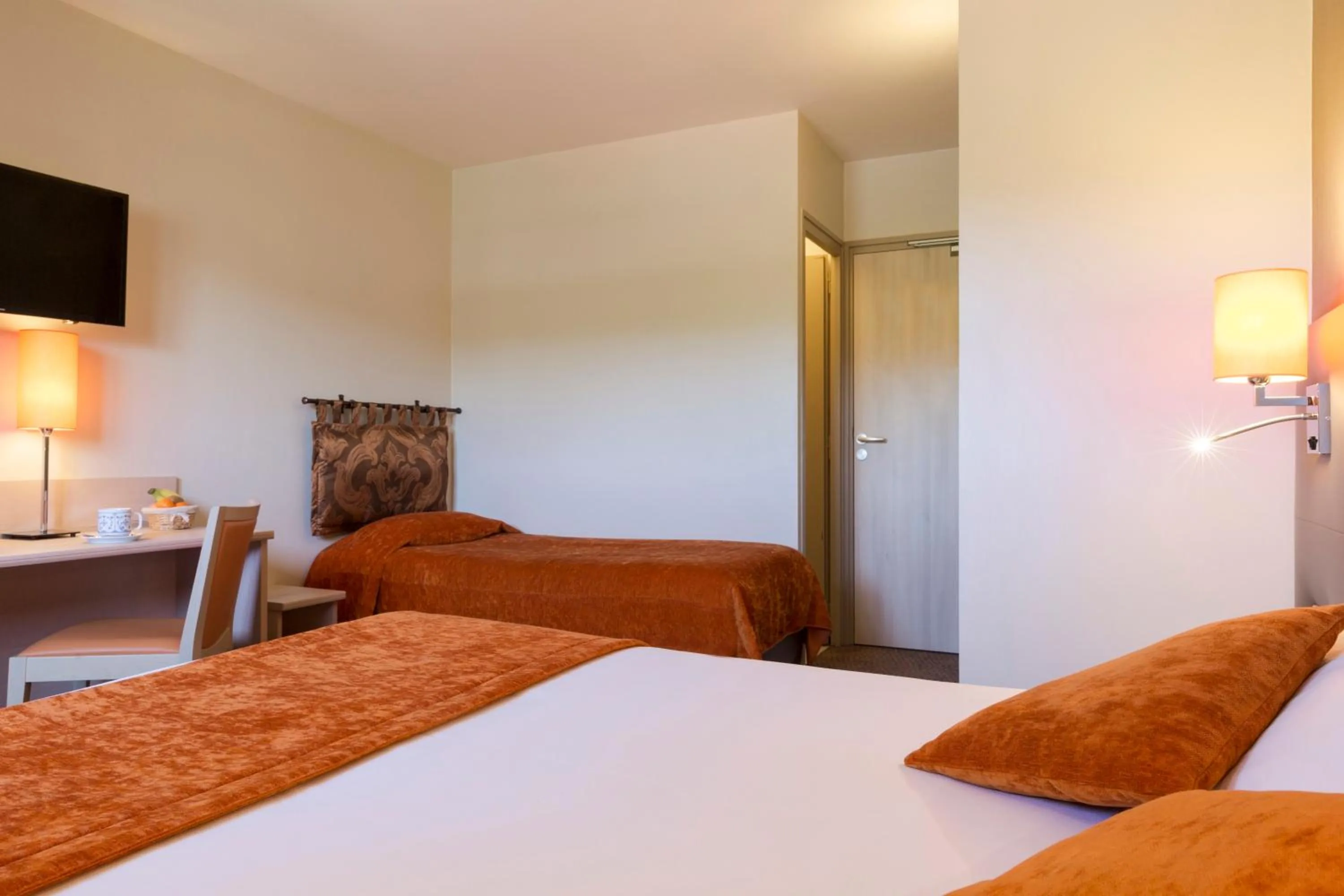 Photo of the whole room, Bed in The Originals City, Hôtel Rey du Mont Sion, Saint-Julien-en-Genevois Sud