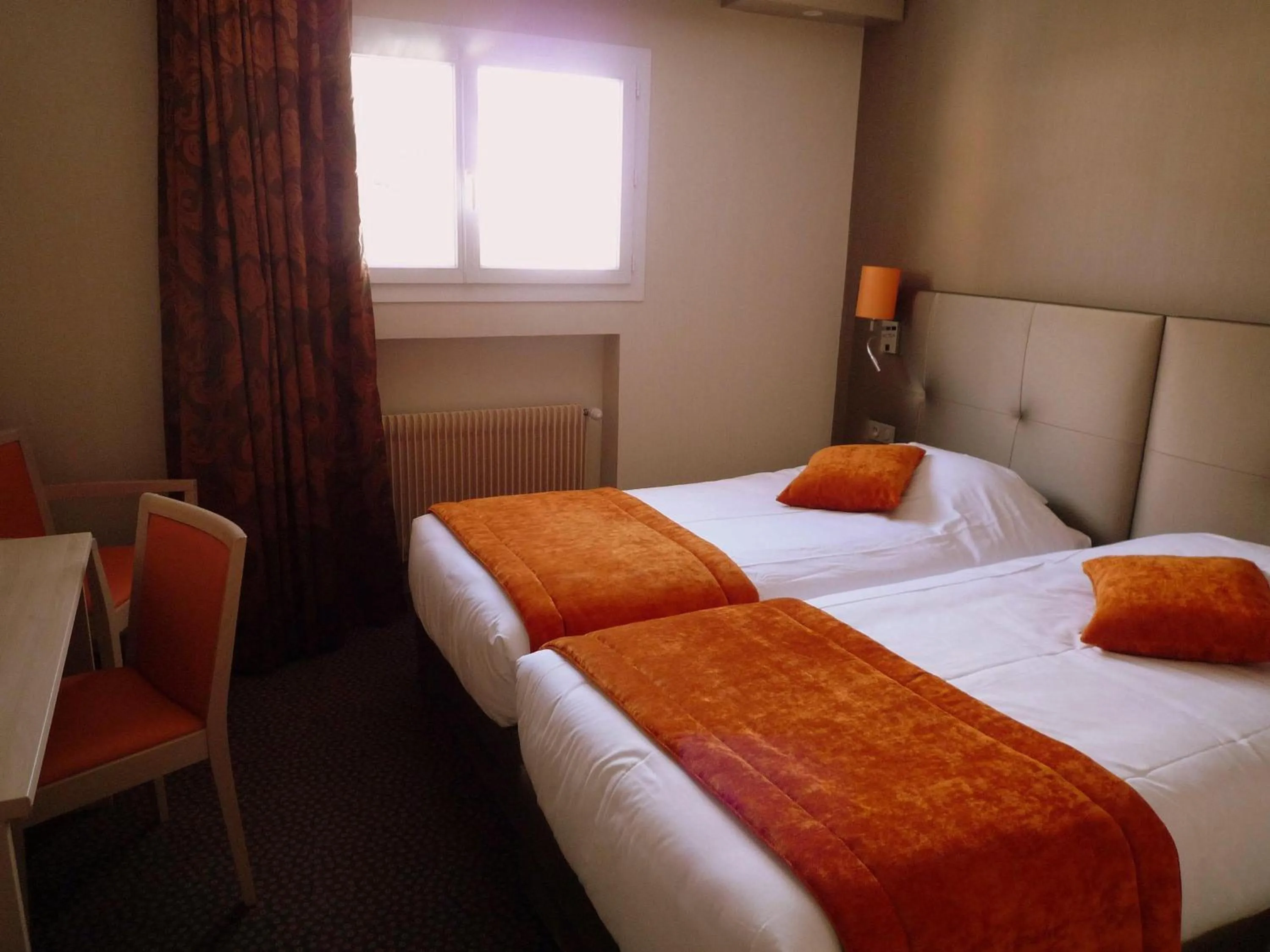 Photo of the whole room, Bed in The Originals City, Hôtel Rey du Mont Sion, Saint-Julien-en-Genevois Sud