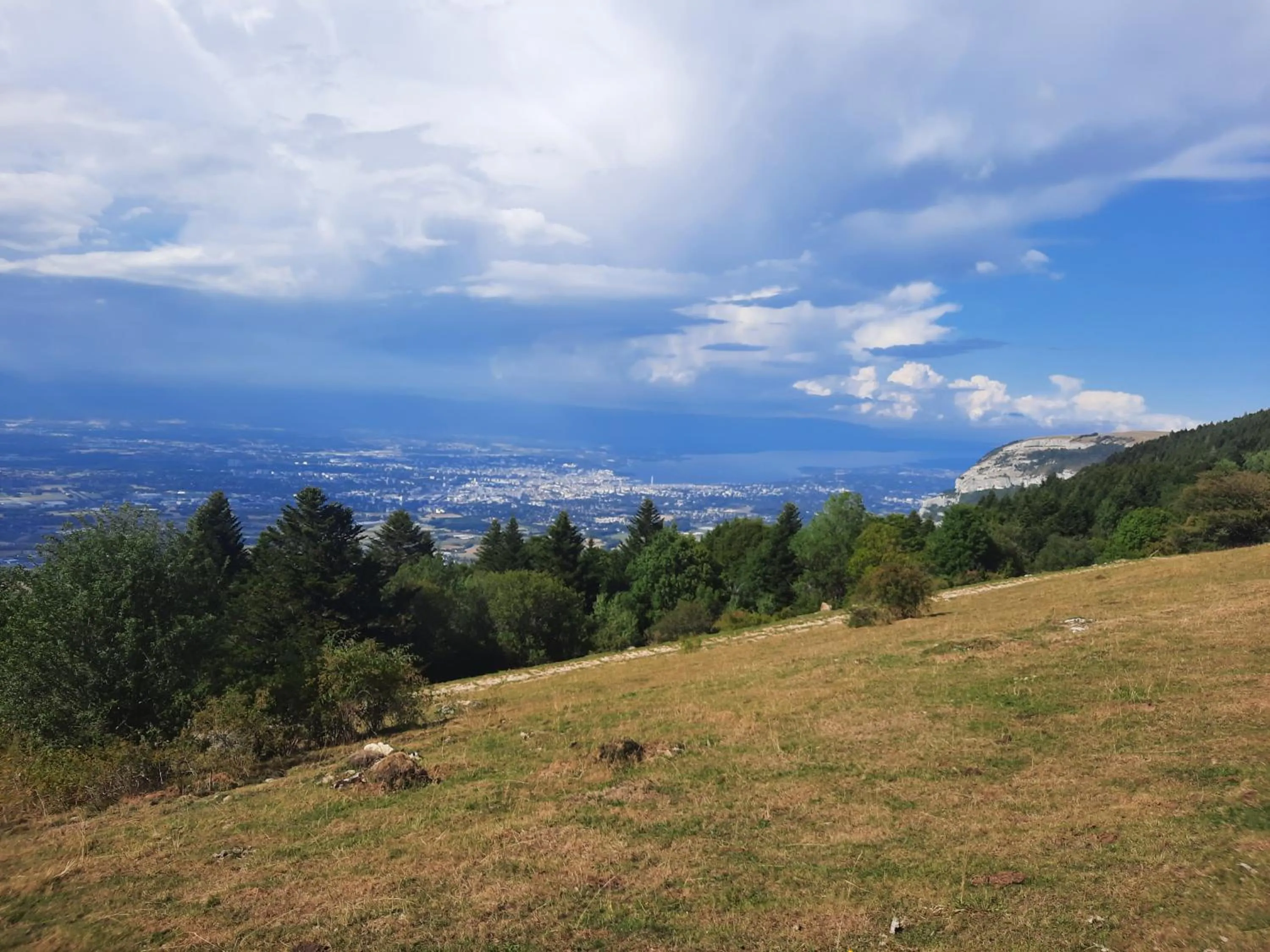 Hiking in The Originals City, Hôtel Rey du Mont Sion, Saint-Julien-en-Genevois Sud