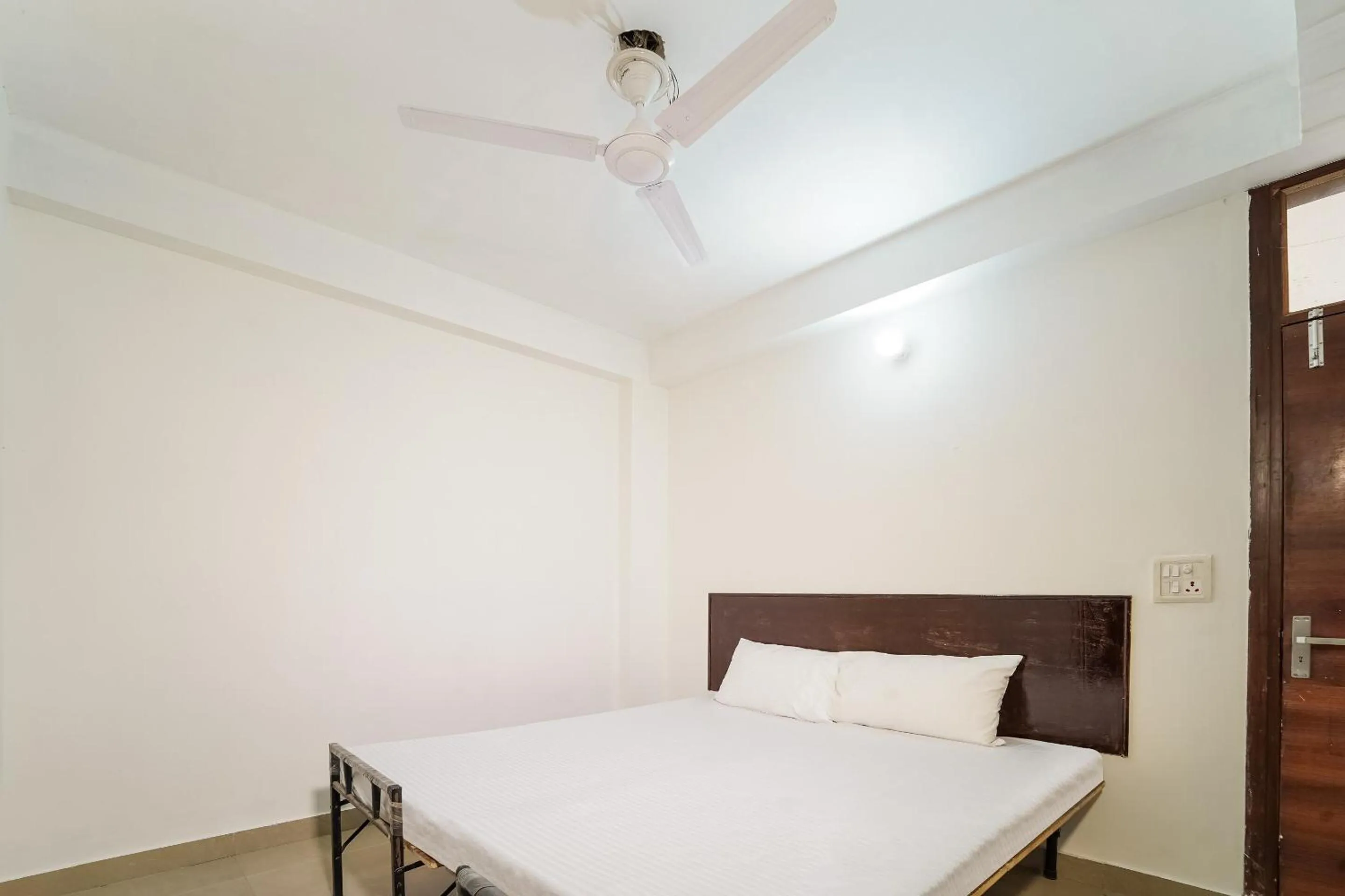 Bedroom, Bed in Super Hotel O Chahal Guest House Near Nangloi Railway Station Metro Station