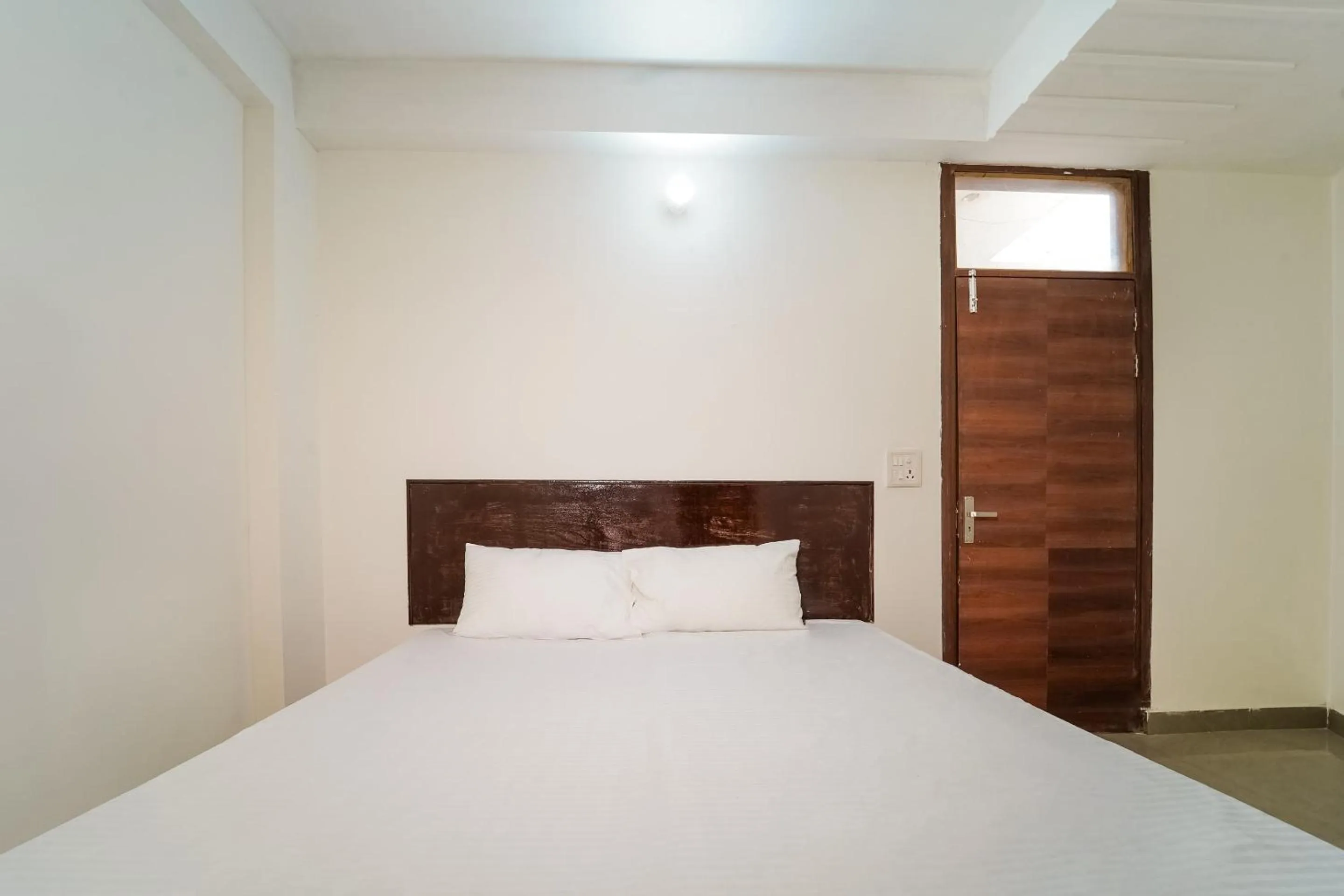 Bedroom, Bed in Super Hotel O Chahal Guest House Near Nangloi Railway Station Metro Station