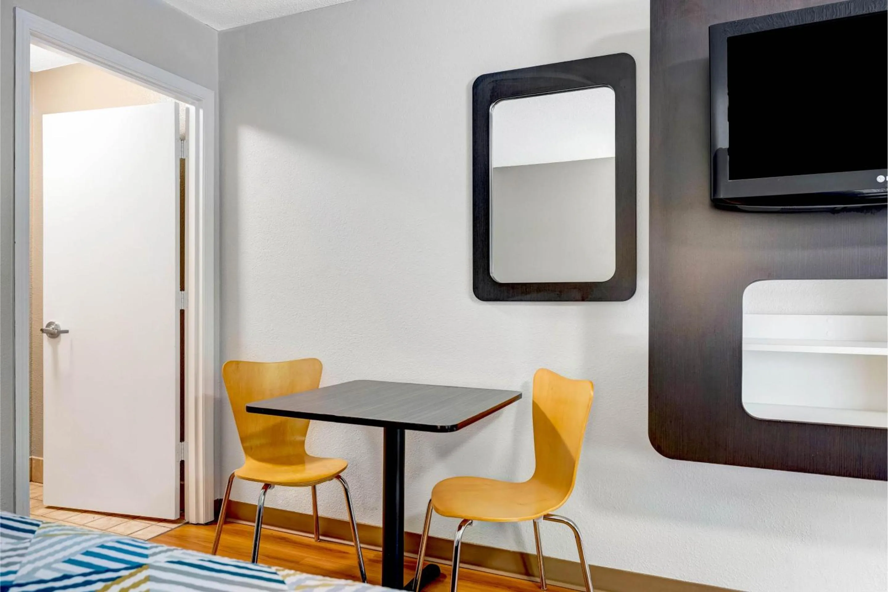 Bed in Motel 6 - Motel 6 Portland, OR - Downtown