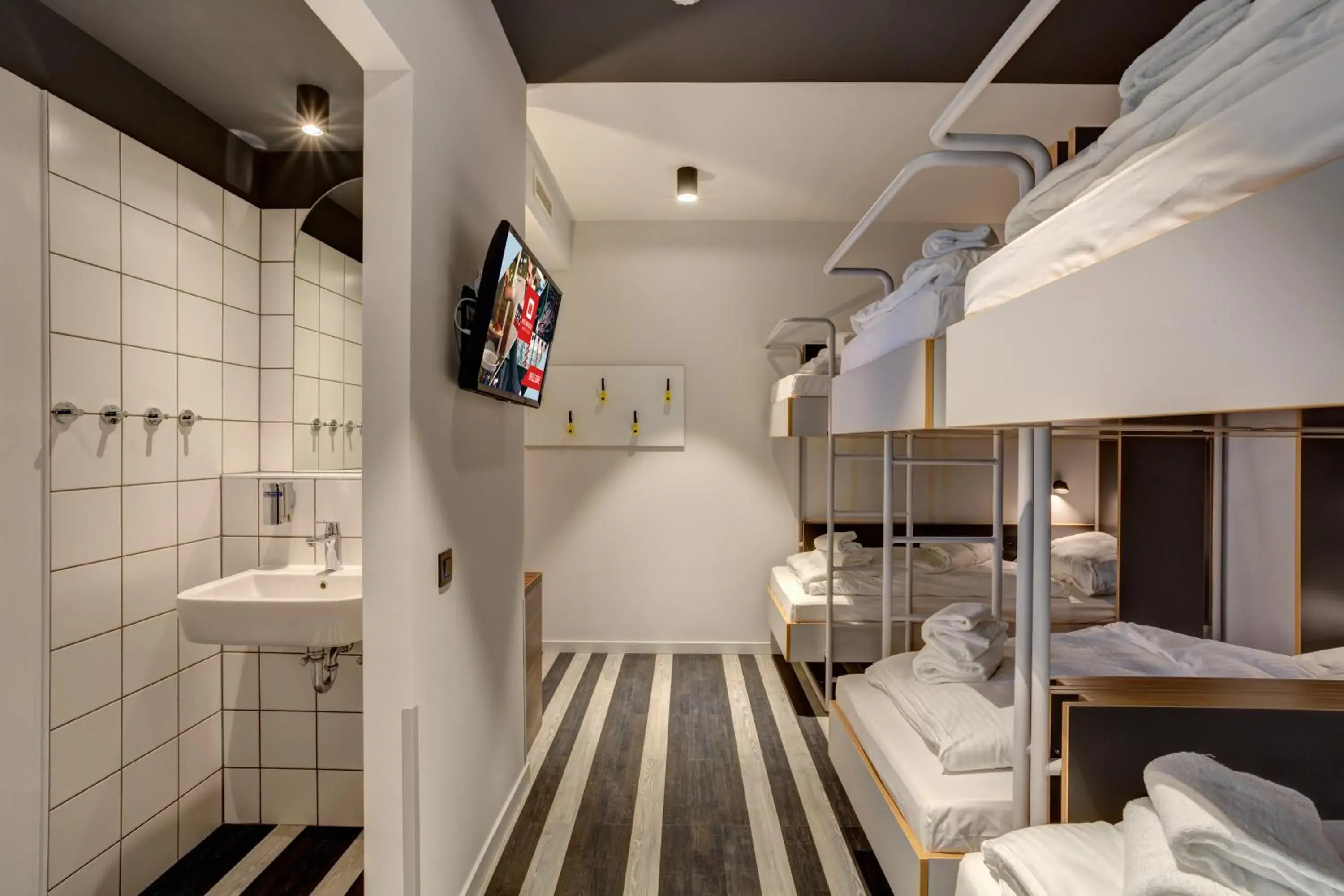 6-Bed Room (Bunk beds only) in MEININGER Hotel Bruxelles Gare du Midi 6-Bed Room (Bunk beds only) in MEININGER Hotel Bruxelles Gare du Midi