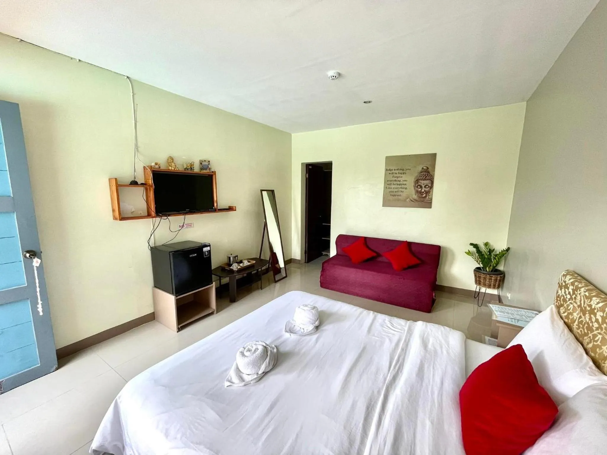 Deluxe Queen Room in Little Rock Cebu