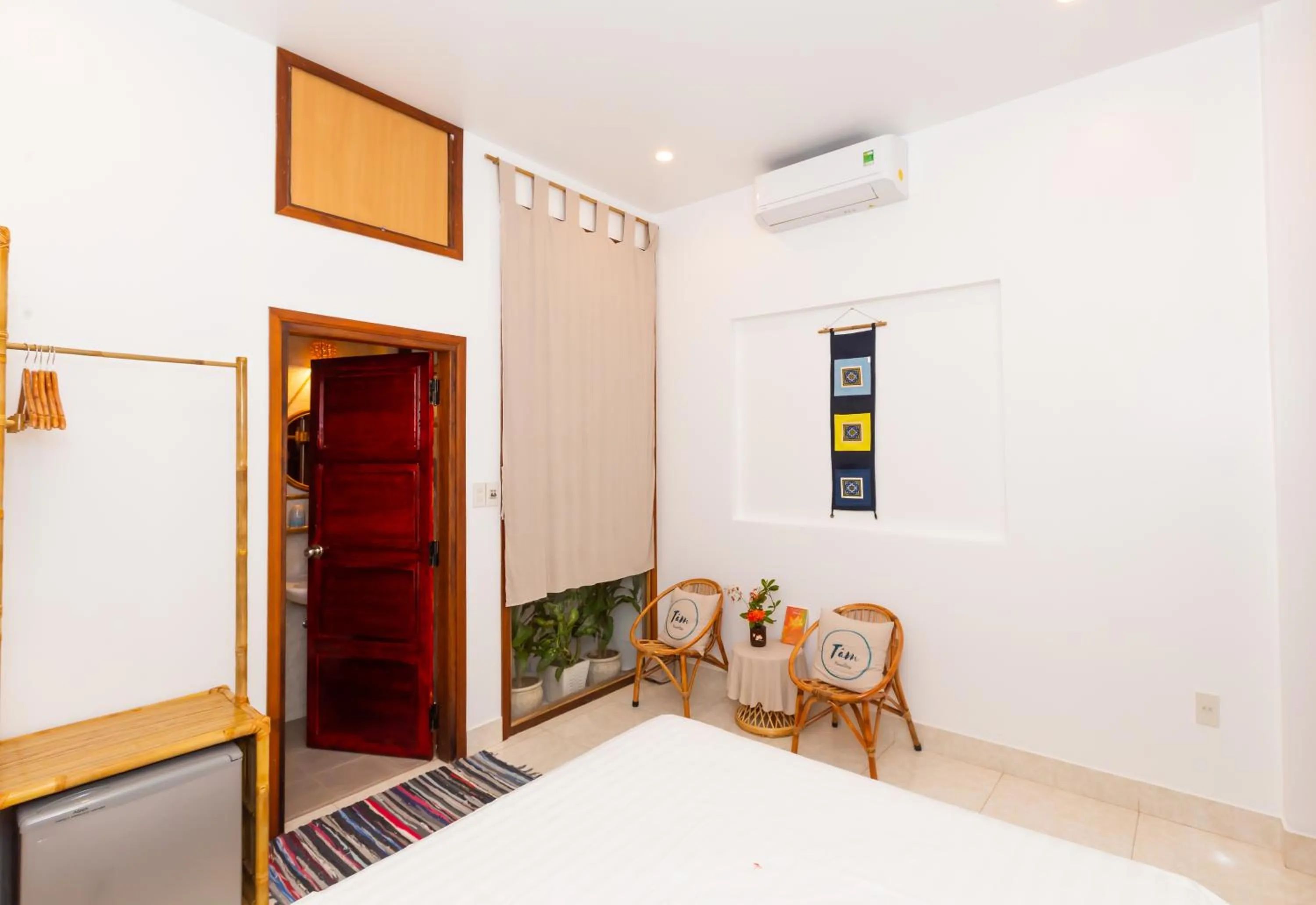 Library, Bed in Tâm Homestay