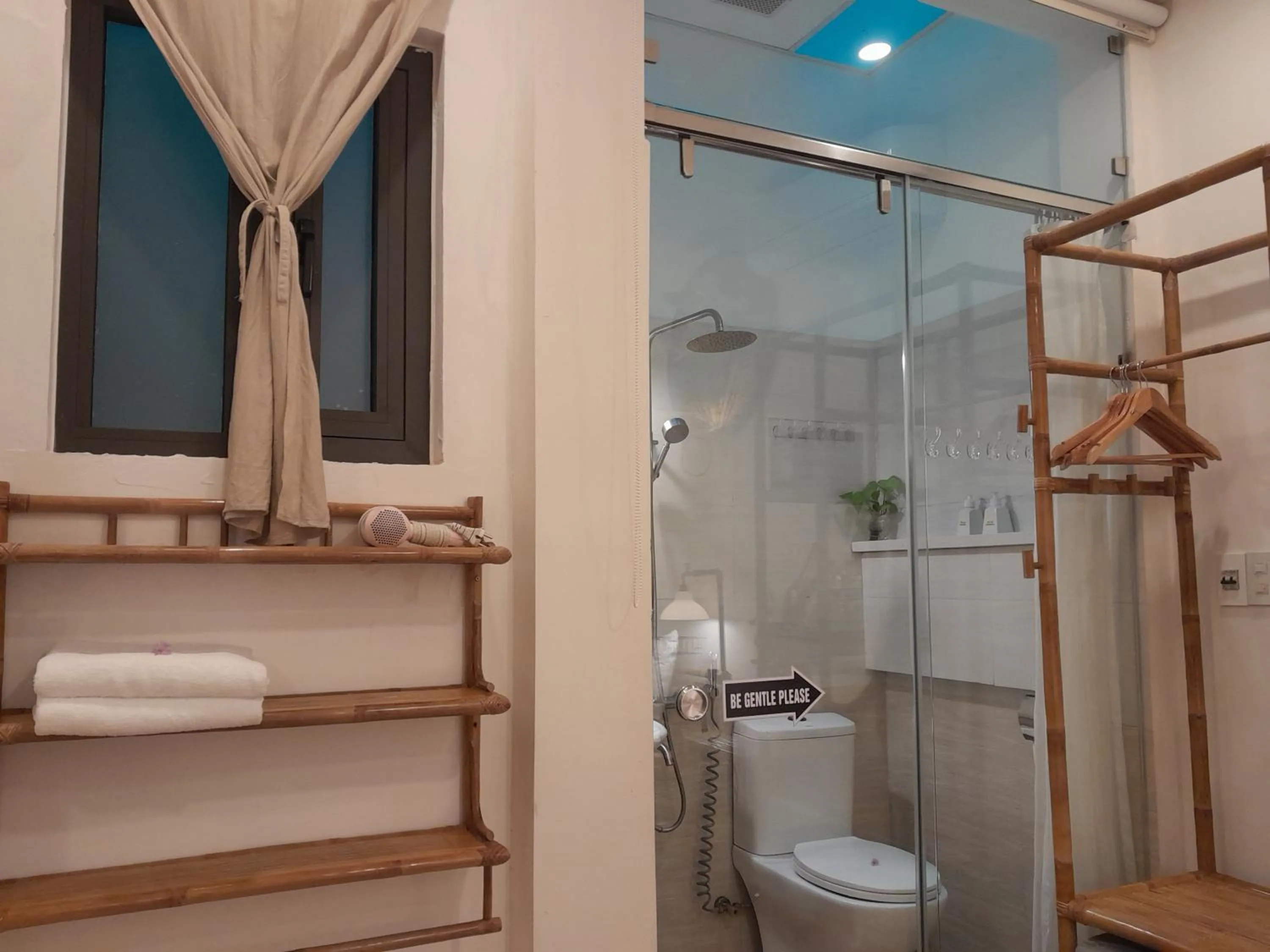Shower in Tâm Homestay