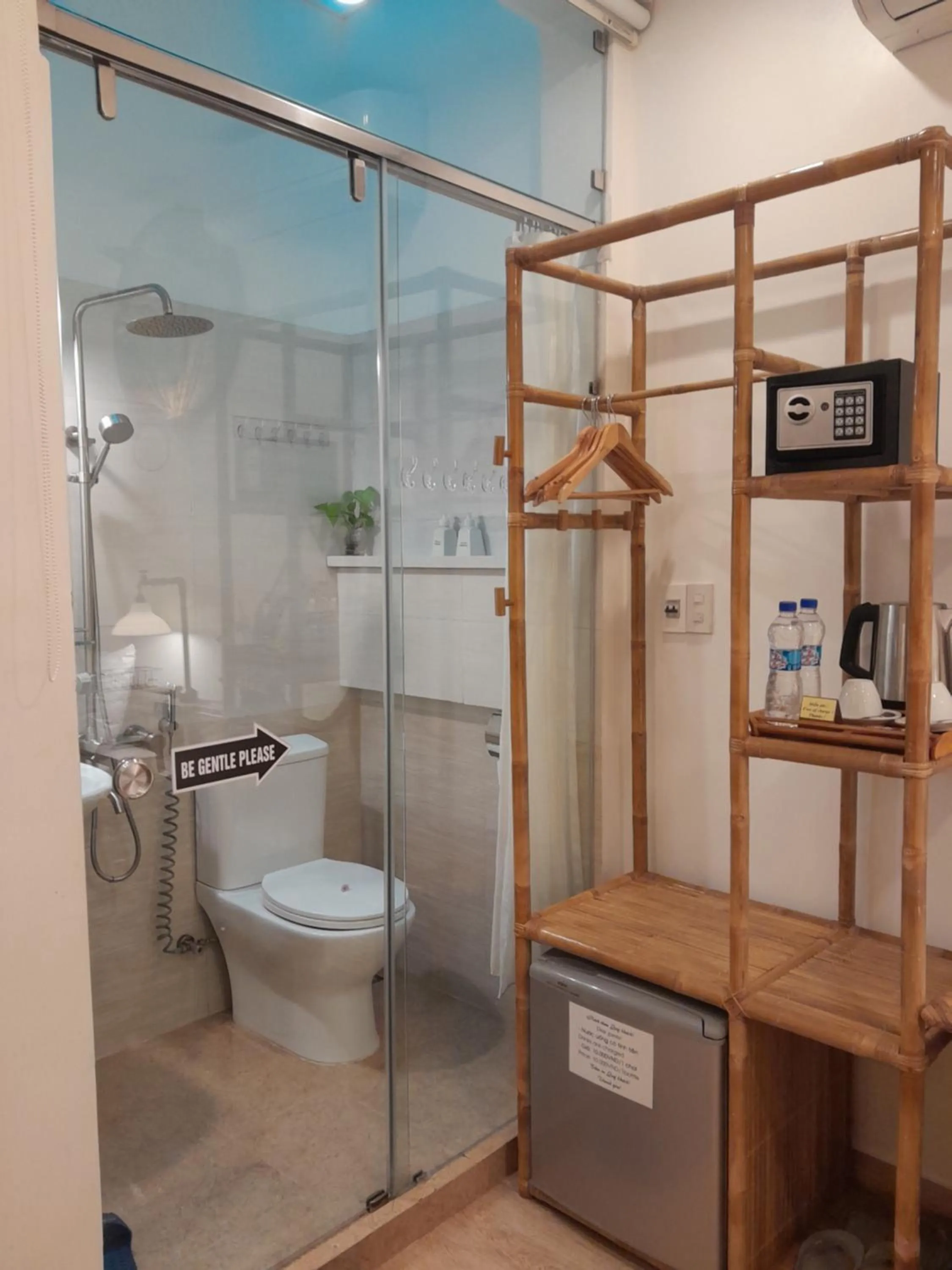 Shower in Tâm Homestay