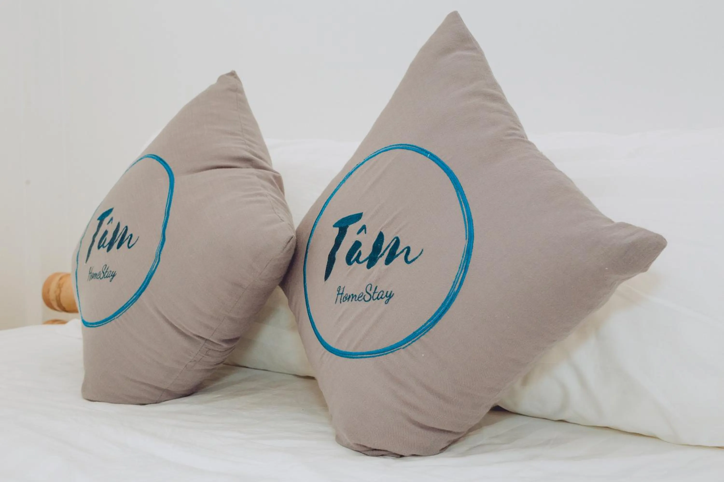 Property logo or sign, Bed in Tâm Homestay