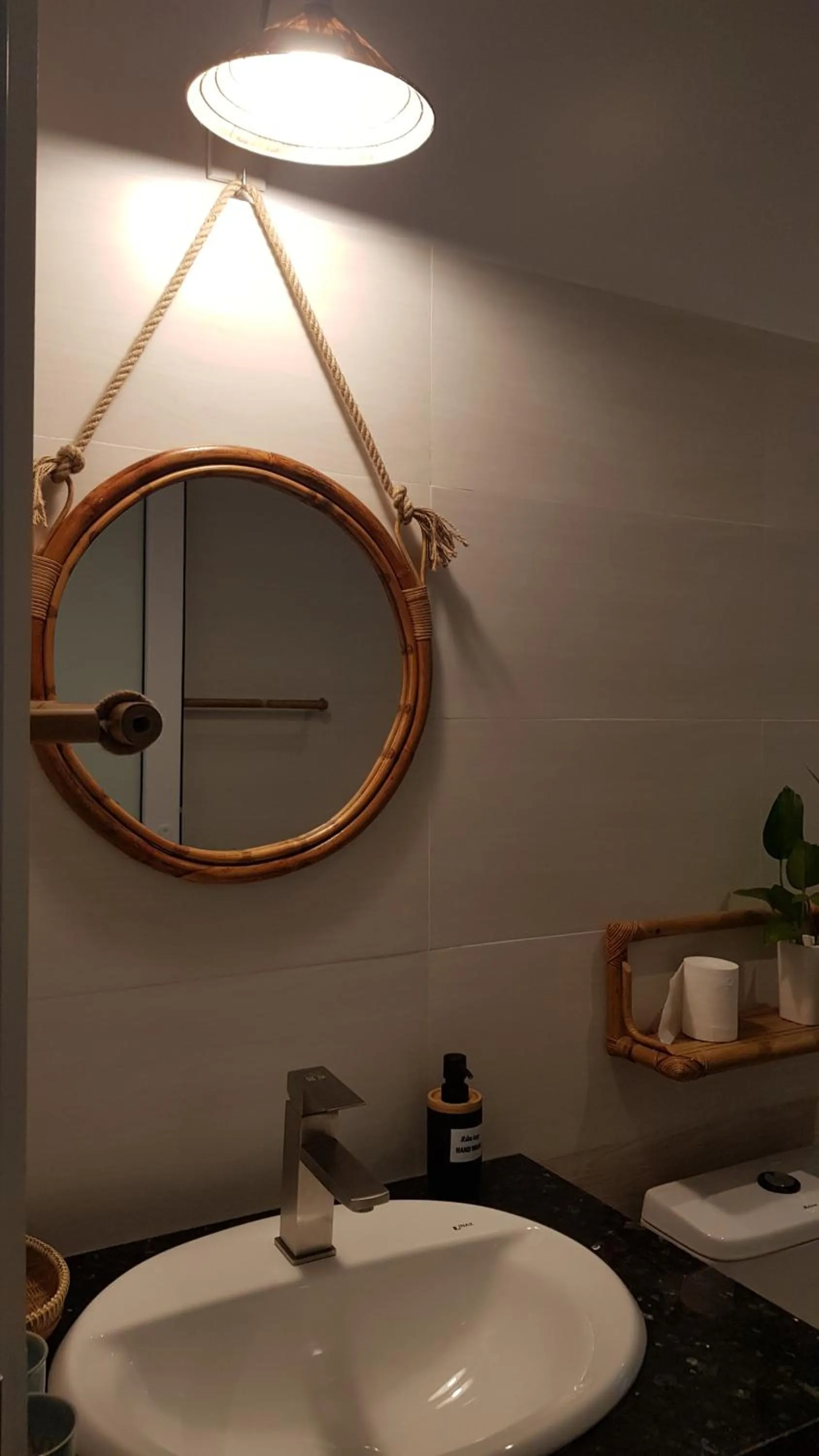 Shower in Tâm Homestay