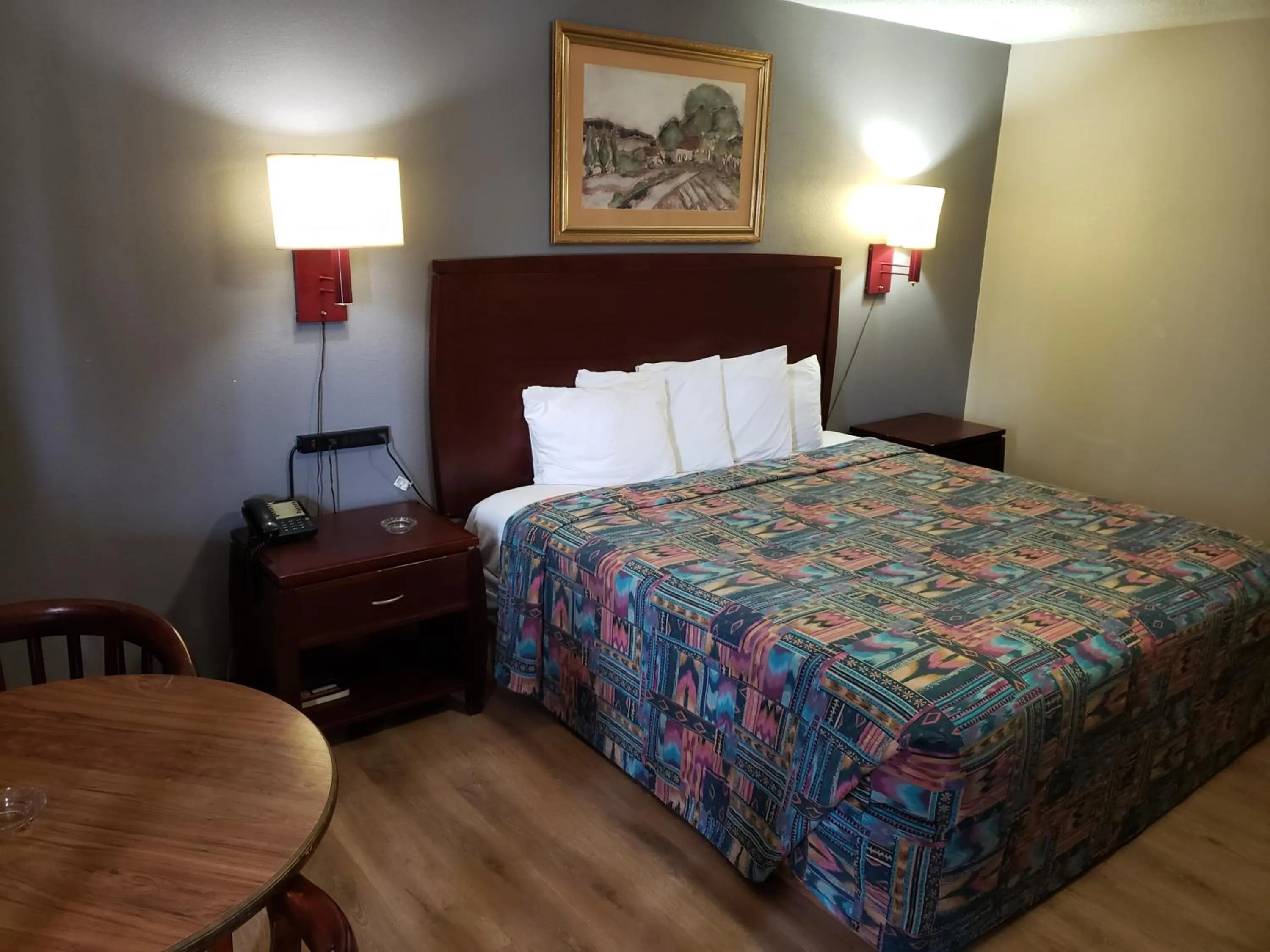 Bedroom, Bed in River Heights Motel