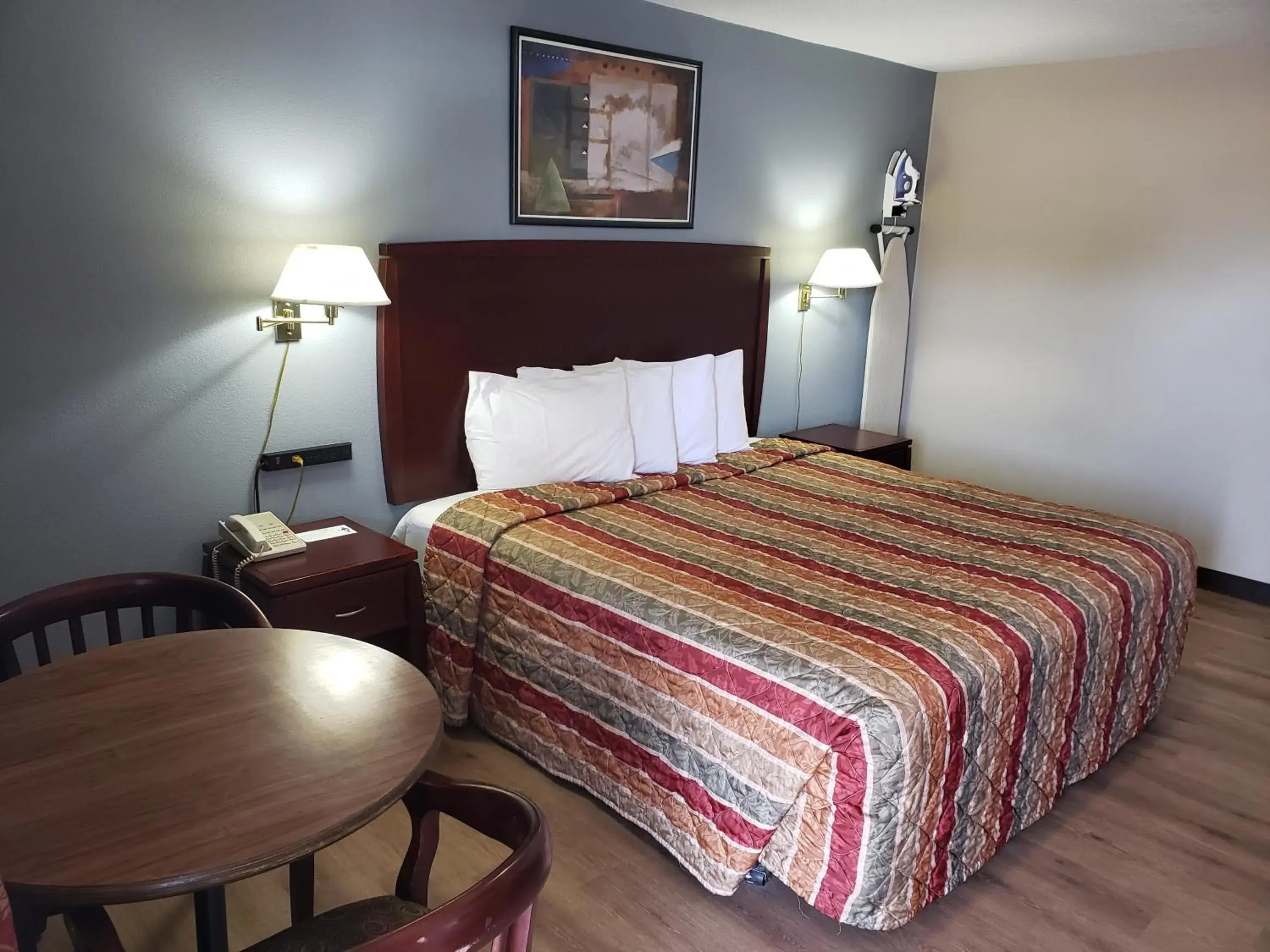 Bedroom, Bed in River Heights Motel Bedroom, Bed in River Heights Motel