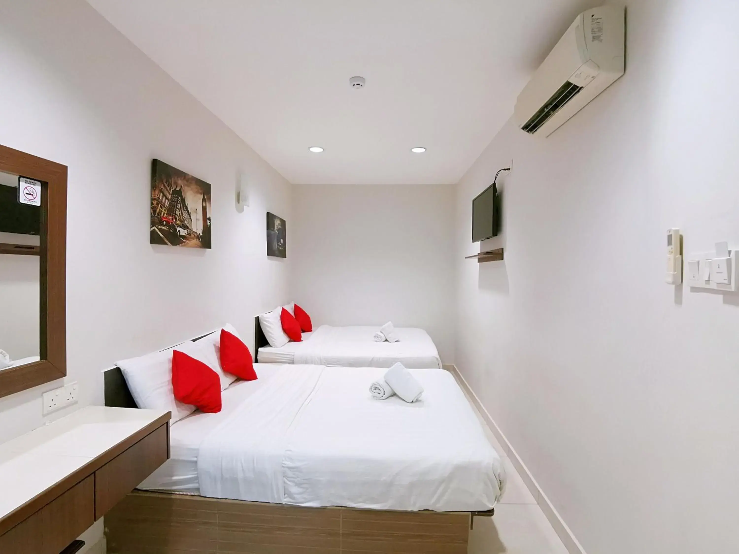 TV and multimedia, Bed in HKF Hotel TV and multimedia, Bed in HKF Hotel