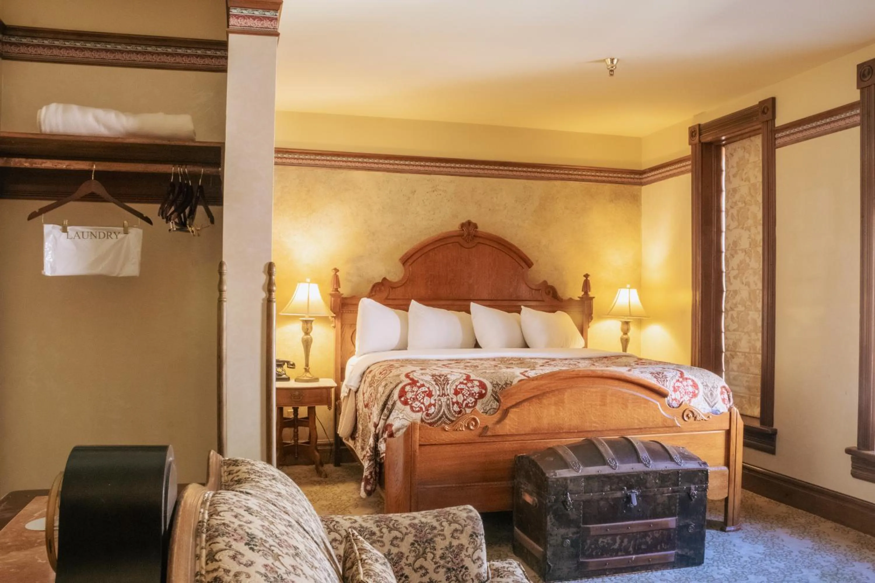 Bedroom, Bed in Historic Bullock Hotel