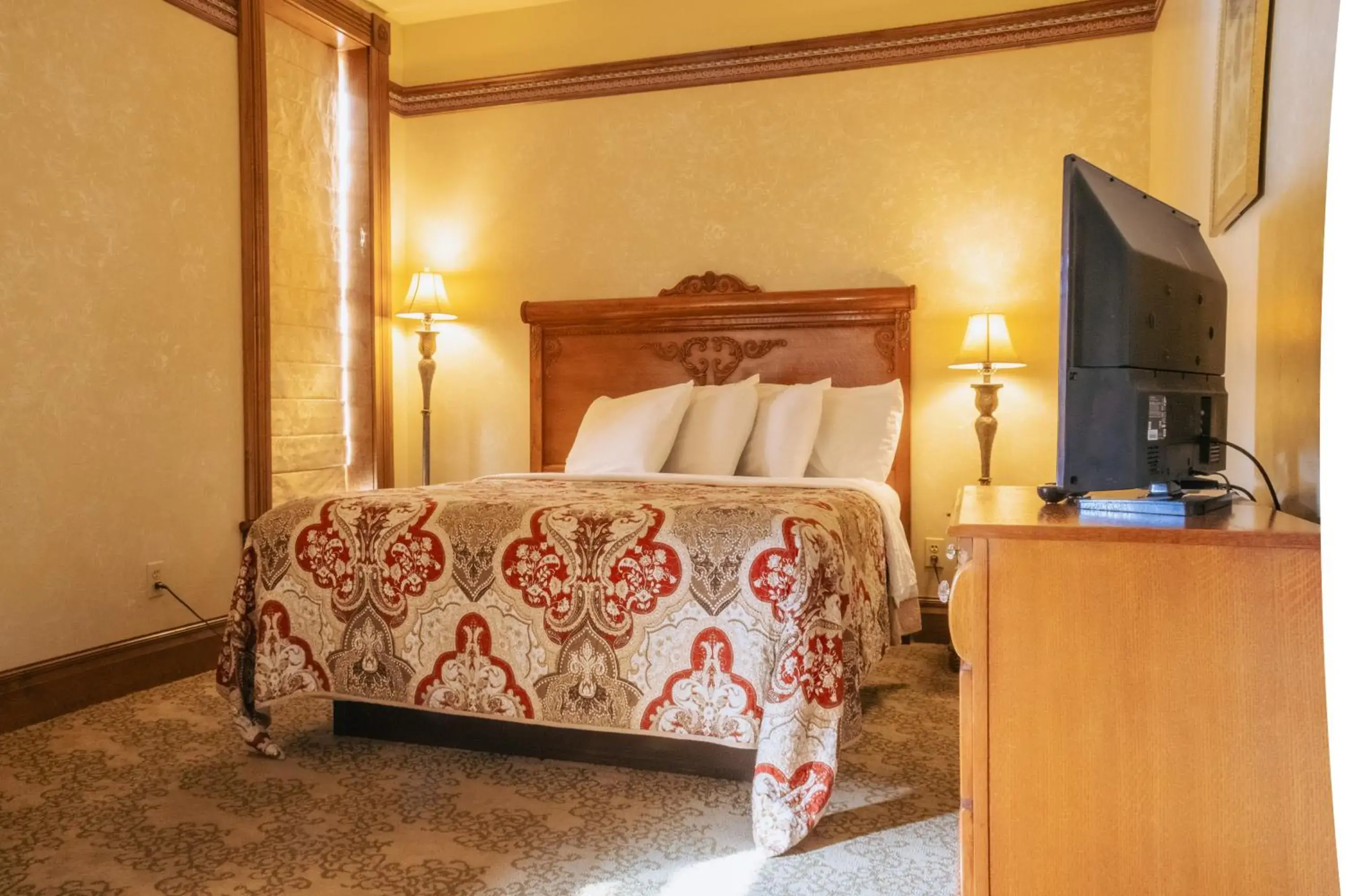 Queen Room - Non-Smoking in Historic Bullock Hotel Queen Room - Non-Smoking in Historic Bullock Hotel