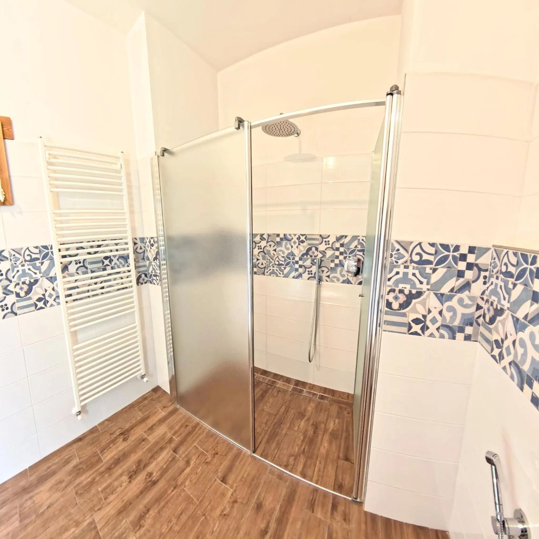Shower in Oasi Da Vinci Apartments Lake Garda View