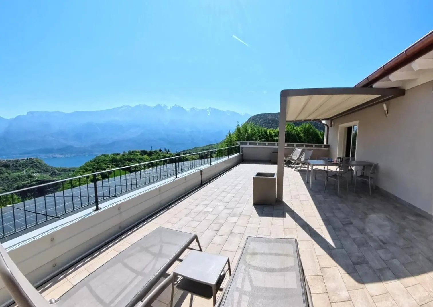 Property building in Oasi Da Vinci Apartments Lake Garda View
