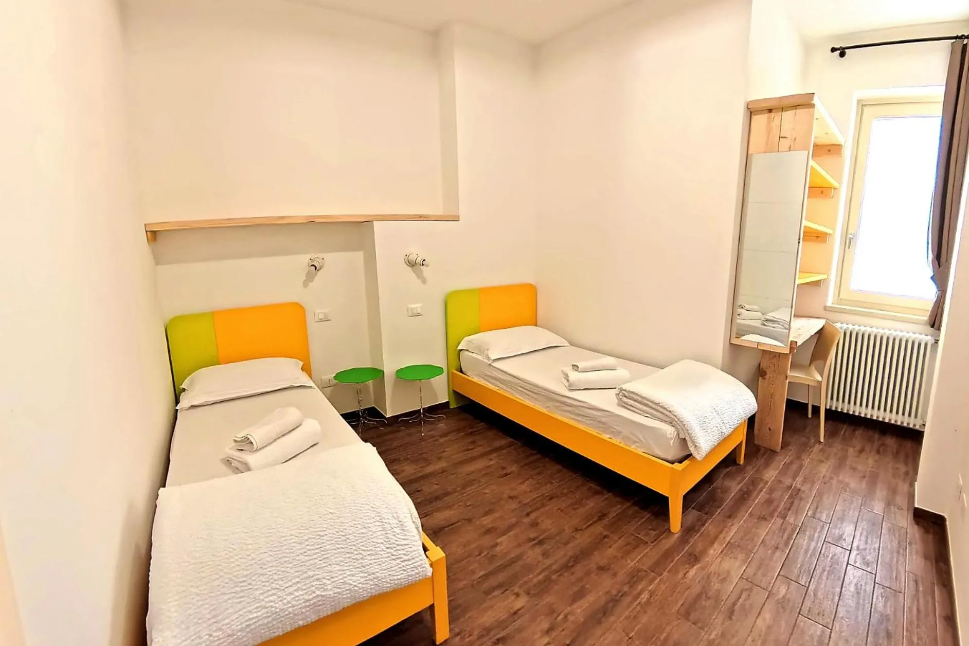 Bedroom, Bed in Oasi Da Vinci Apartments Lake Garda View