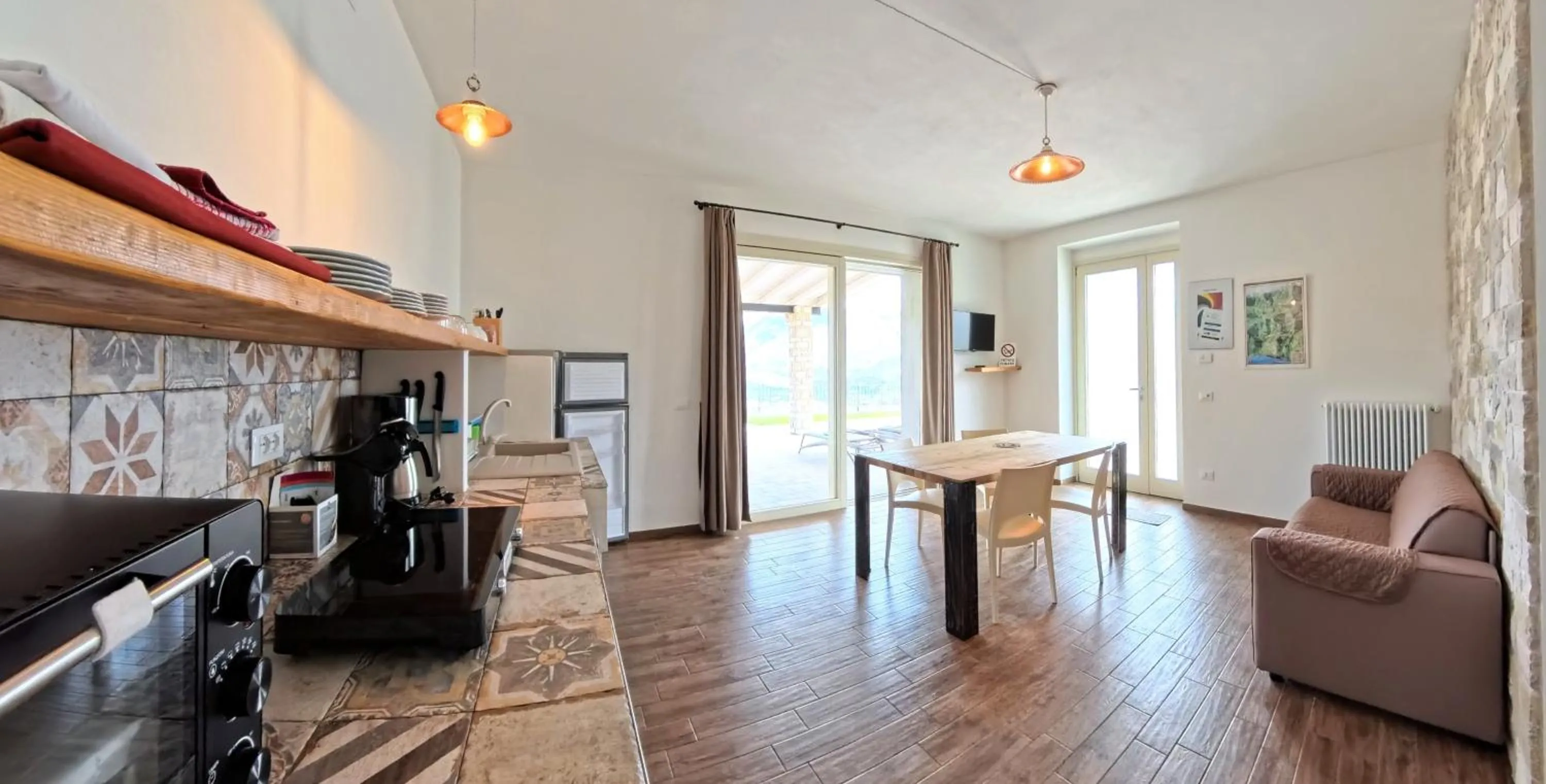 TV and multimedia in Oasi Da Vinci Apartments Lake Garda View