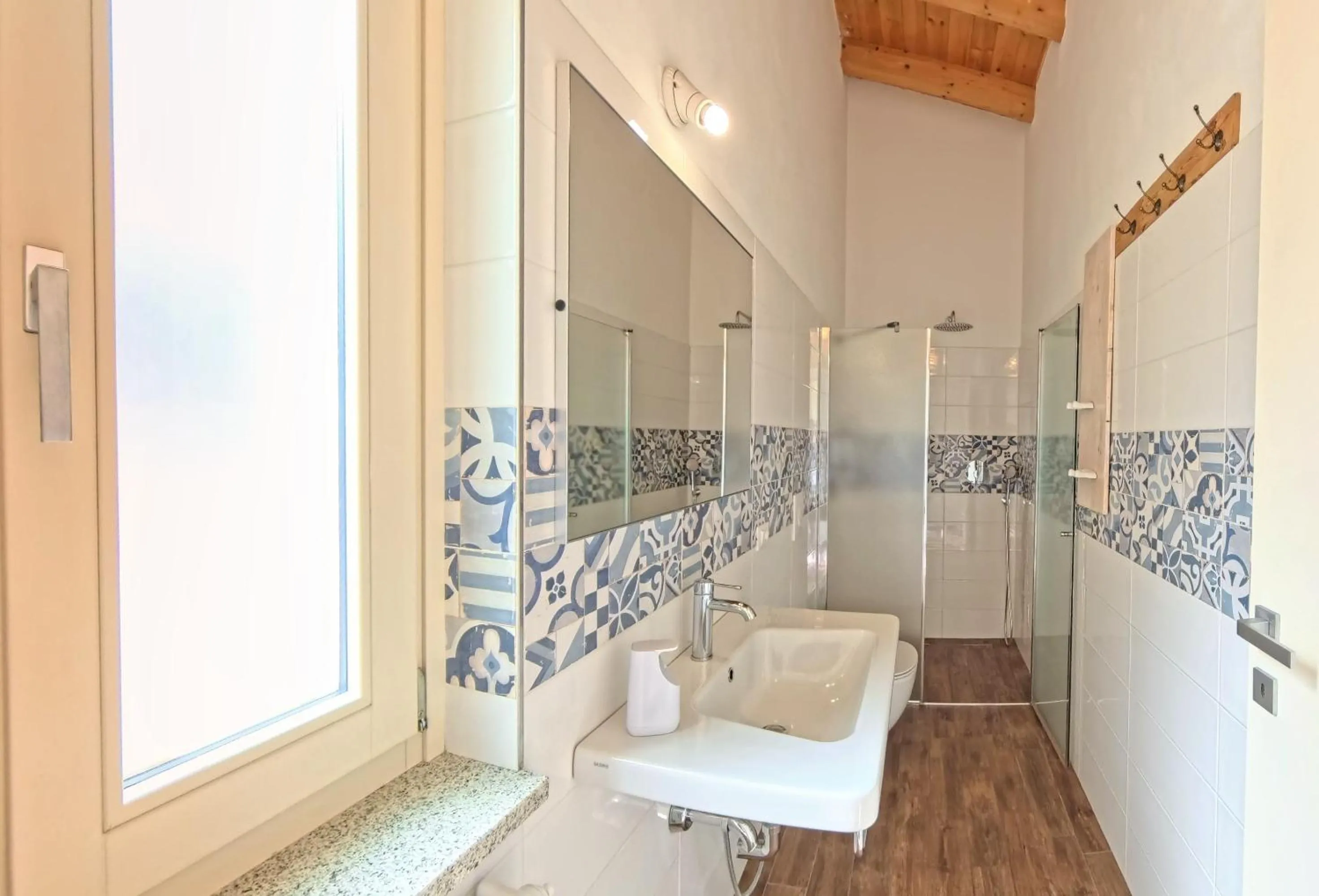 Shower in Oasi Da Vinci Apartments Lake Garda View