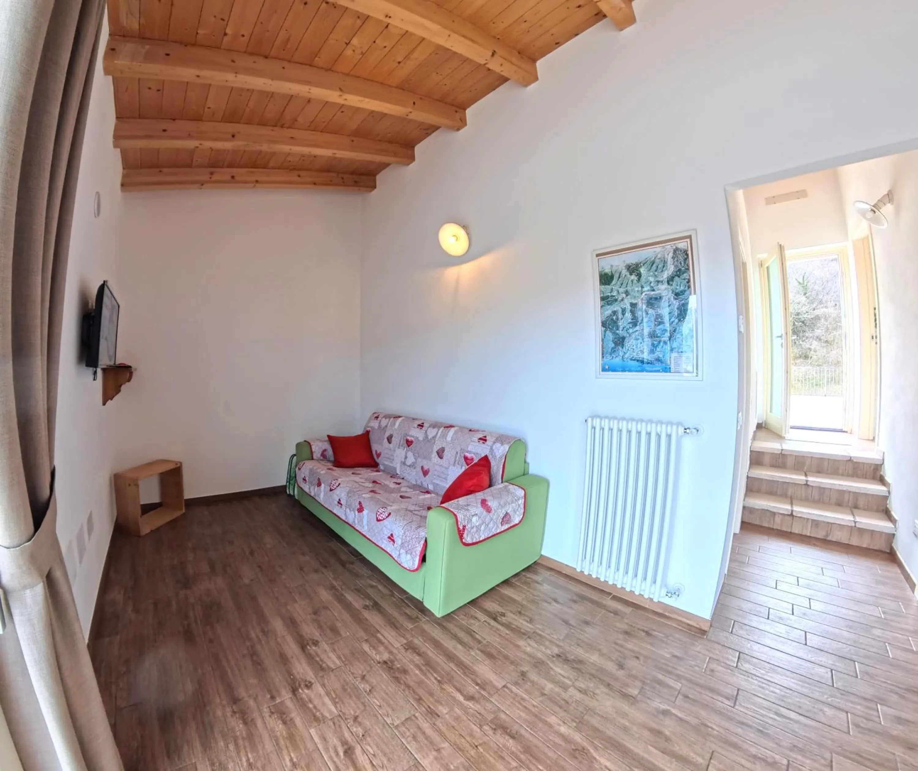 TV and multimedia in Oasi Da Vinci Apartments Lake Garda View