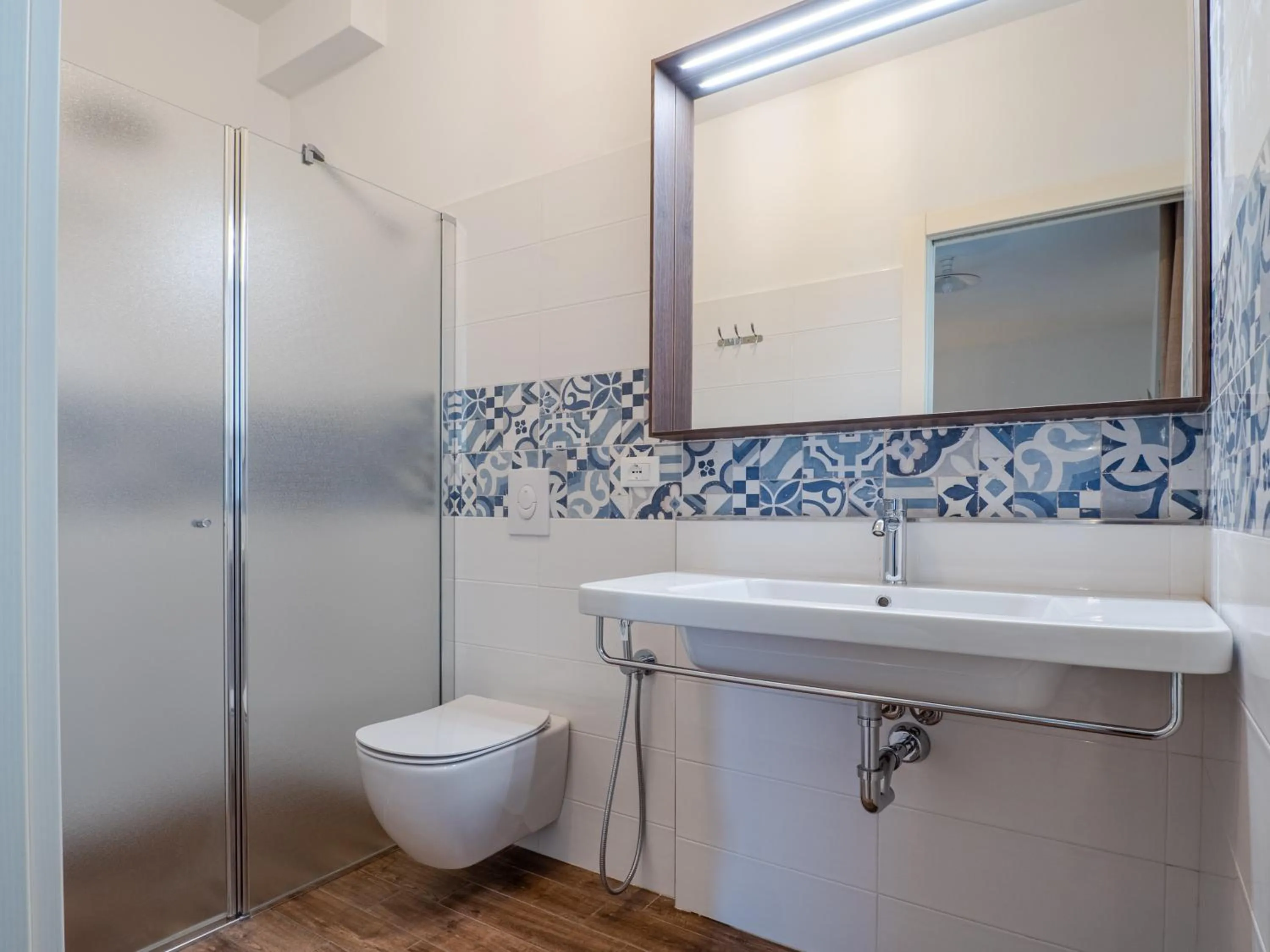 Shower in Oasi Da Vinci Apartments Lake Garda View