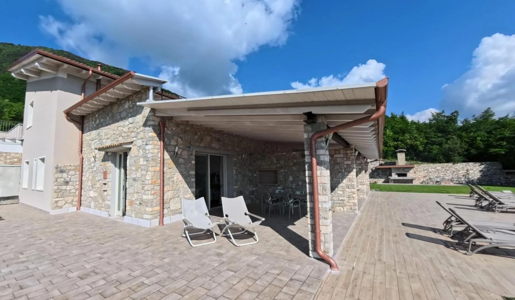 Patio in Oasi Da Vinci Apartments Lake Garda View
