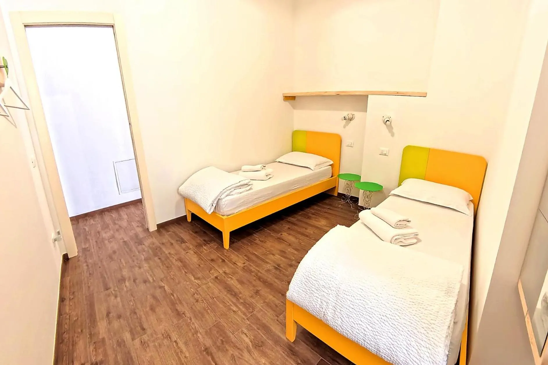 Bedroom, Bed in Oasi Da Vinci Apartments Lake Garda View