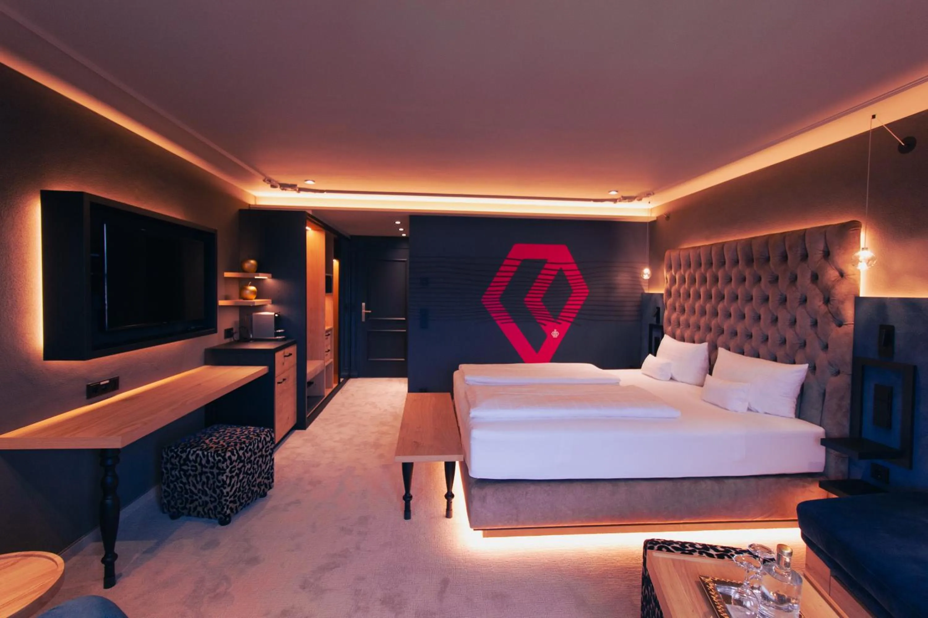 Bed in Hotel Alpenkönig