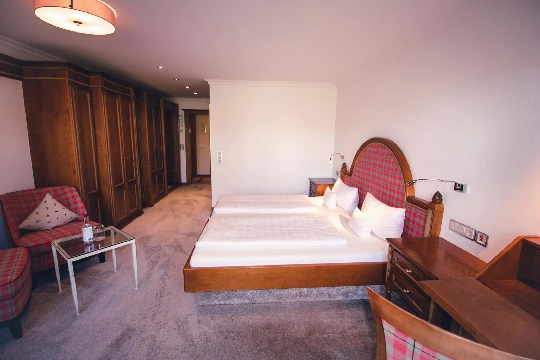 Bed in Hotel Alpenkönig