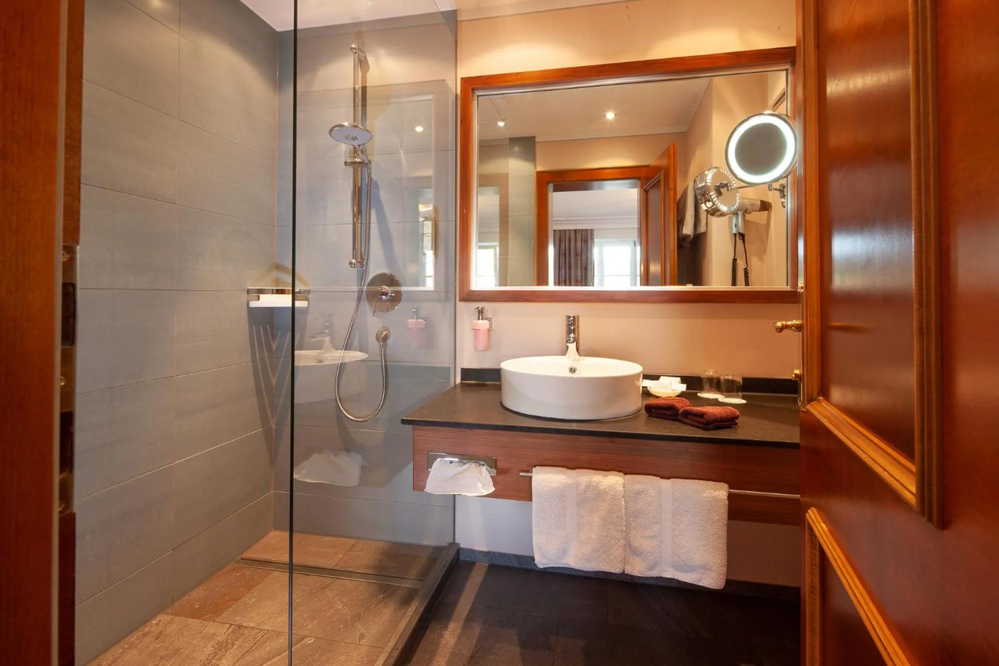 Toilet in Hotel Alpenkönig