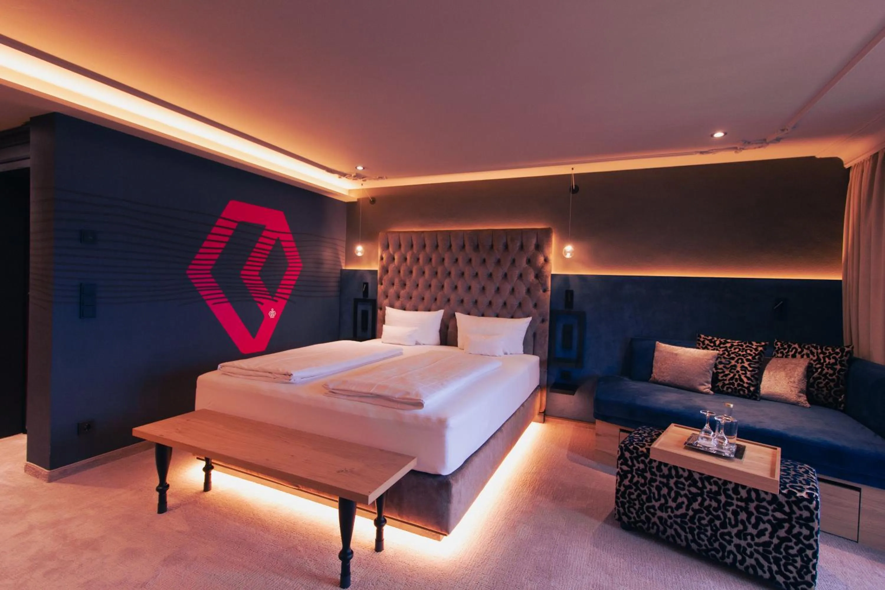 Bed in Hotel Alpenkönig